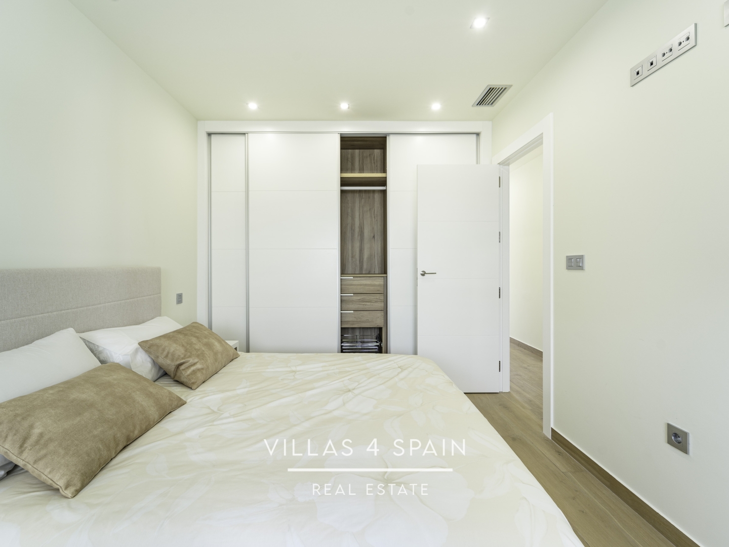 Resale - 3 Bedroom Bungalow with Private Pool and Roof Terrace - azahar model - c.costa brava - Alicante Resale - 3 Bedroom Bungalow with Private Pool and Roof Terrace - azahar model - c.costa brava - Alicante