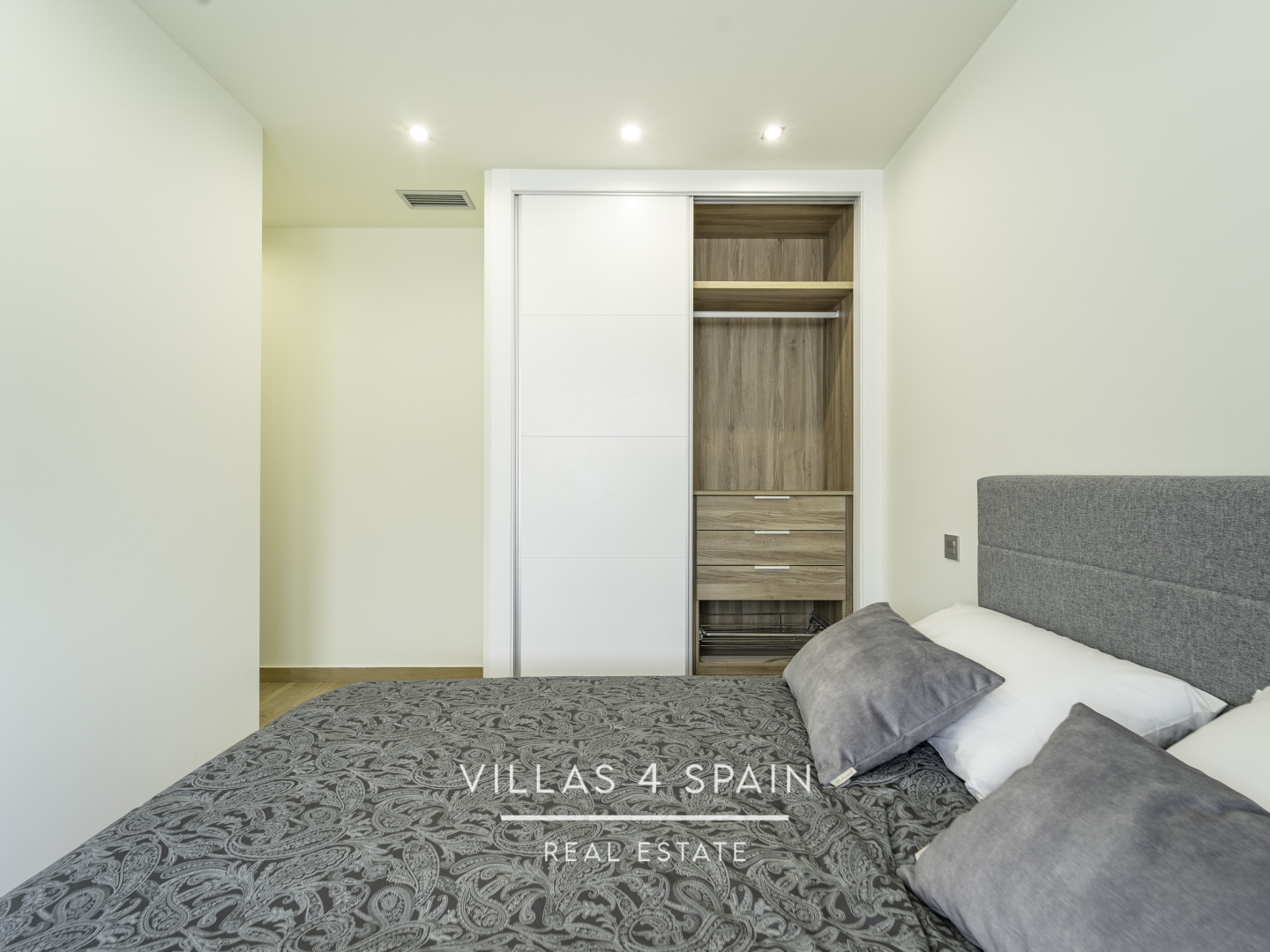 Resale - 3 Bedroom Bungalow with Private Pool and Roof Terrace - azahar model - c.costa brava - Alicante Resale - 3 Bedroom Bungalow with Private Pool and Roof Terrace - azahar model - c.costa brava - Alicante