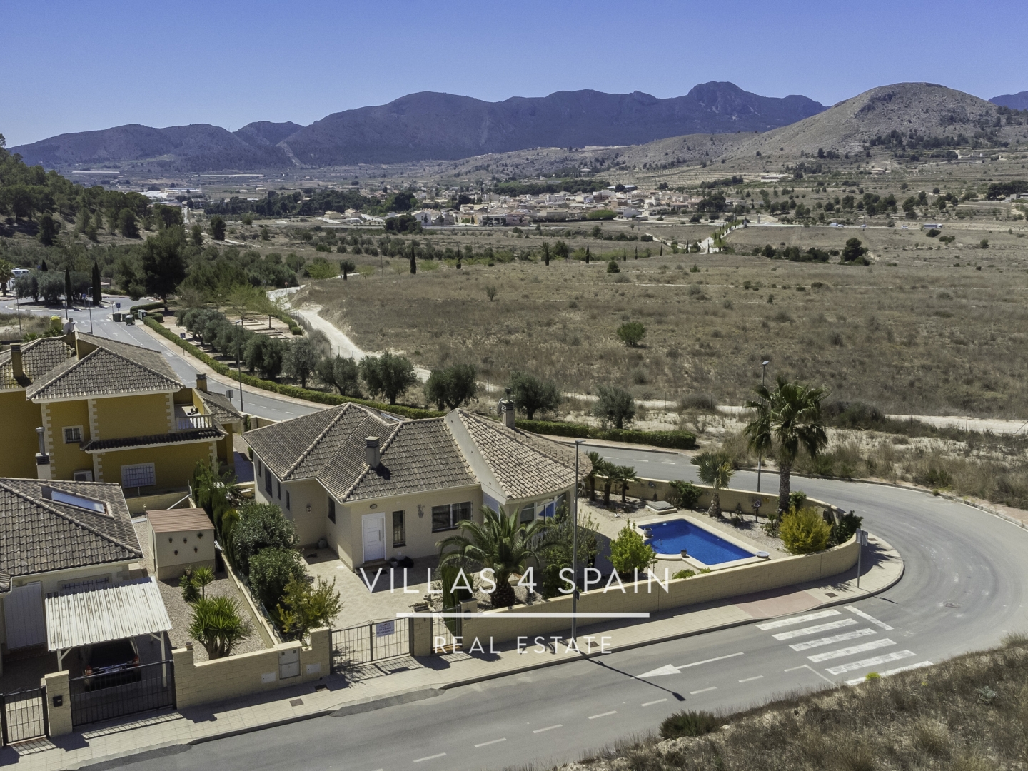 Resale - 5 Bedroom 2 Bathroom Villa In La Romana with Swimming pool and Basement - carrer d ela figuera - Alicante Resale - 5 Bedroom 2 Bathroom Villa In La Romana with Swimming pool and Basement - carrer d ela figuera - Alicante