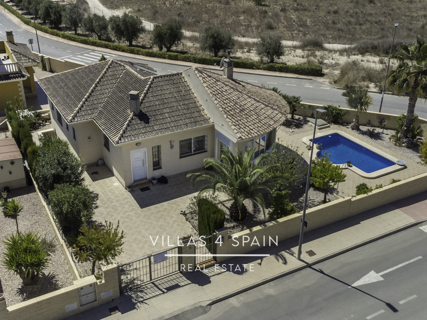 Resale - 5 Bedroom 2 Bathroom Villa In La Romana with Swimming pool and Basement - carrer d ela figuera - Alicante Resale - 5 Bedroom 2 Bathroom Villa In La Romana with Swimming pool and Basement - carrer d ela figuera - Alicante