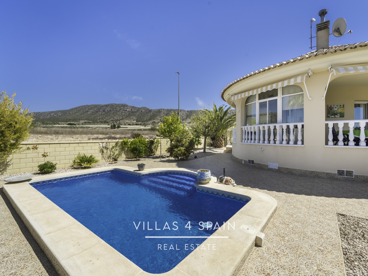 Resale - 5 Bedroom 2 Bathroom Villa In La Romana with Swimming pool and Basement - carrer d ela figuera - Alicante Resale - 5 Bedroom 2 Bathroom Villa In La Romana with Swimming pool and Basement - carrer d ela figuera - Alicante