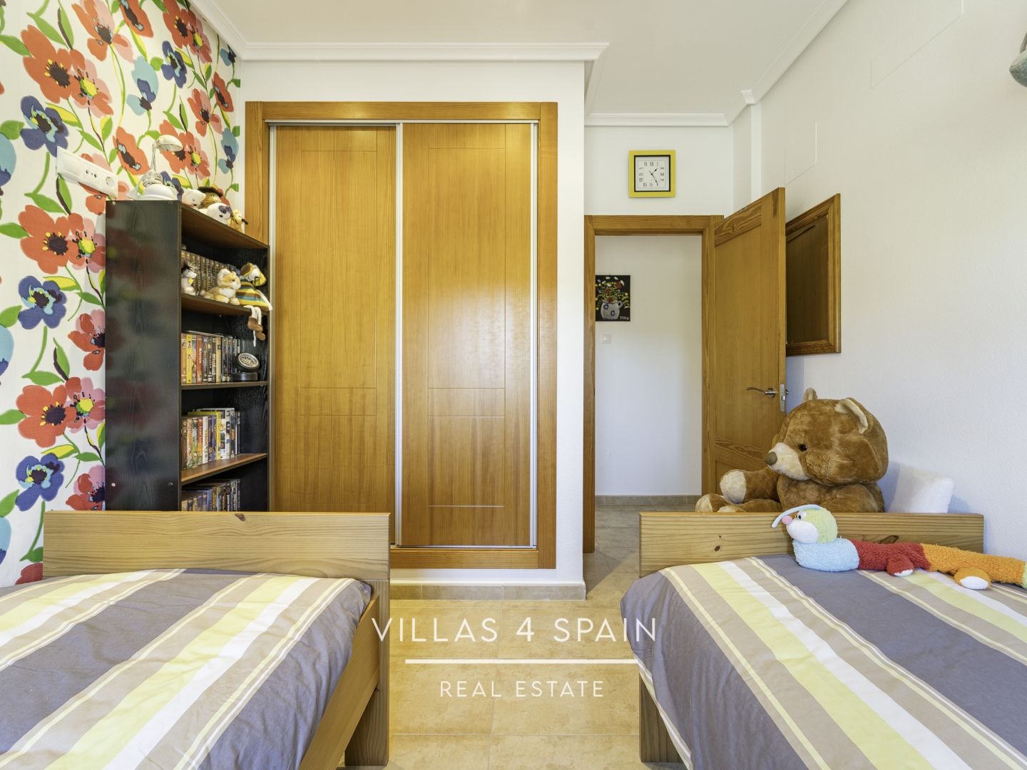 Resale - 5 Bedroom 2 Bathroom Villa In La Romana with Swimming pool and Basement - carrer d ela figuera - Alicante Resale - 5 Bedroom 2 Bathroom Villa In La Romana with Swimming pool and Basement - carrer d ela figuera - Alicante
