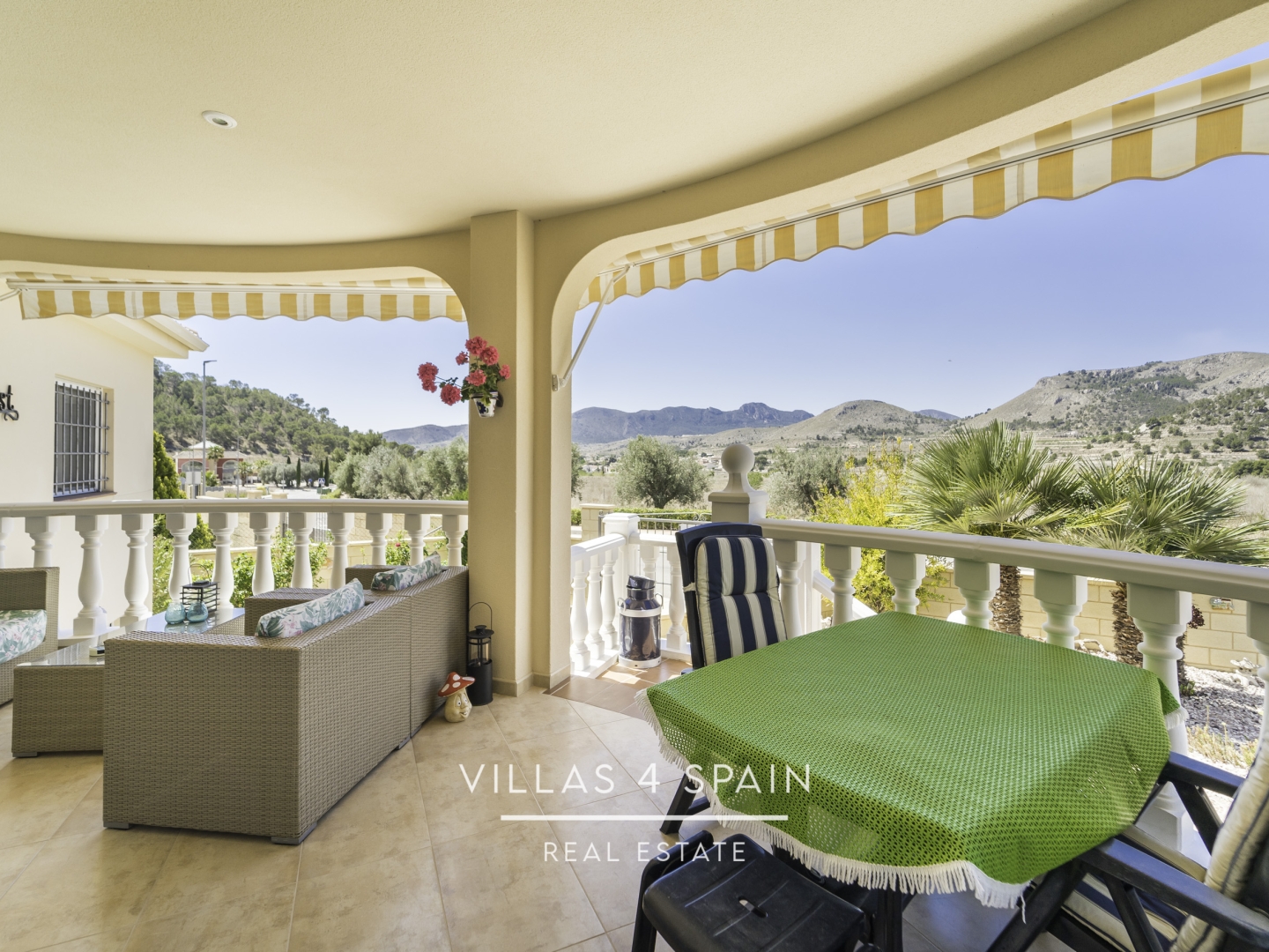 Resale - 5 Bedroom 2 Bathroom Villa In La Romana with Swimming pool and Basement - carrer d ela figuera - Alicante Resale - 5 Bedroom 2 Bathroom Villa In La Romana with Swimming pool and Basement - carrer d ela figuera - Alicante