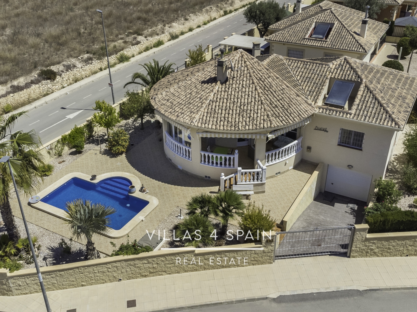 5 Bedroom 2 Bathroom Villa In La Romana with Swimming pool and Basement