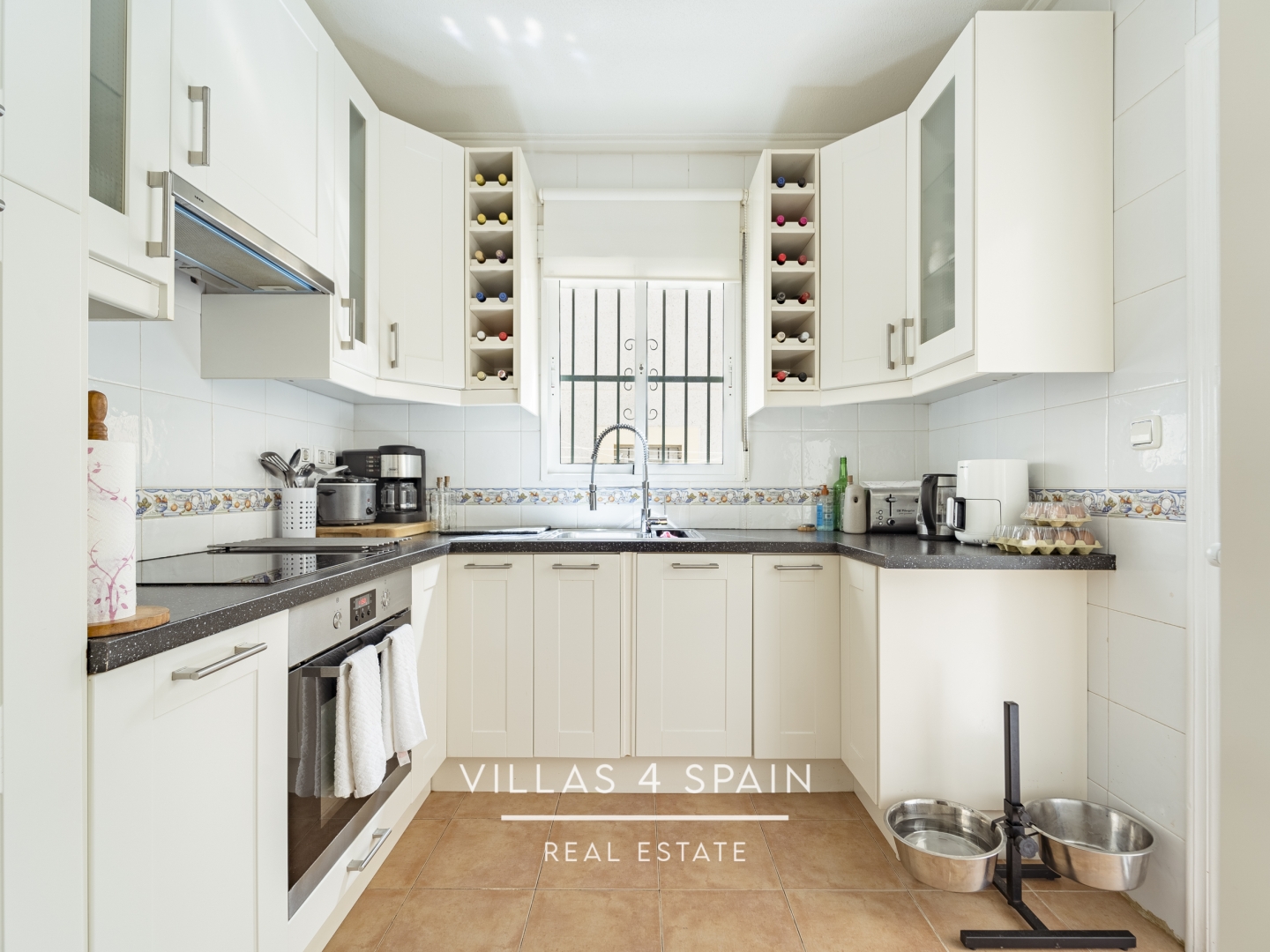 Resale - 3 bedroom 2 bathroom semi detached house for sale with parking and garden - avenida romero - Alicante Resale - 3 bedroom 2 bathroom semi detached house for sale with parking and garden - avenida romero - Alicante