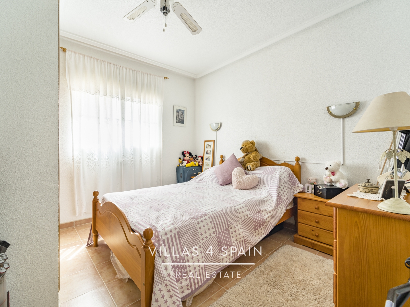 Resale - 3 bedroom 2 bathroom semi detached house for sale with parking and garden - avenida romero - Alicante Resale - 3 bedroom 2 bathroom semi detached house for sale with parking and garden - avenida romero - Alicante