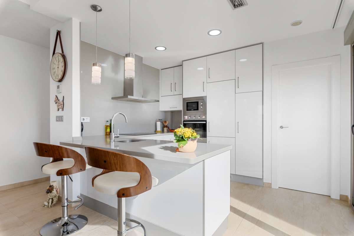 Resale - 3 Bedroom 2 Bathroom Villa in Villamartín - - Alicante Resale - 3 Bedroom 2 Bathroom Villa in Villamartín - - Alicante