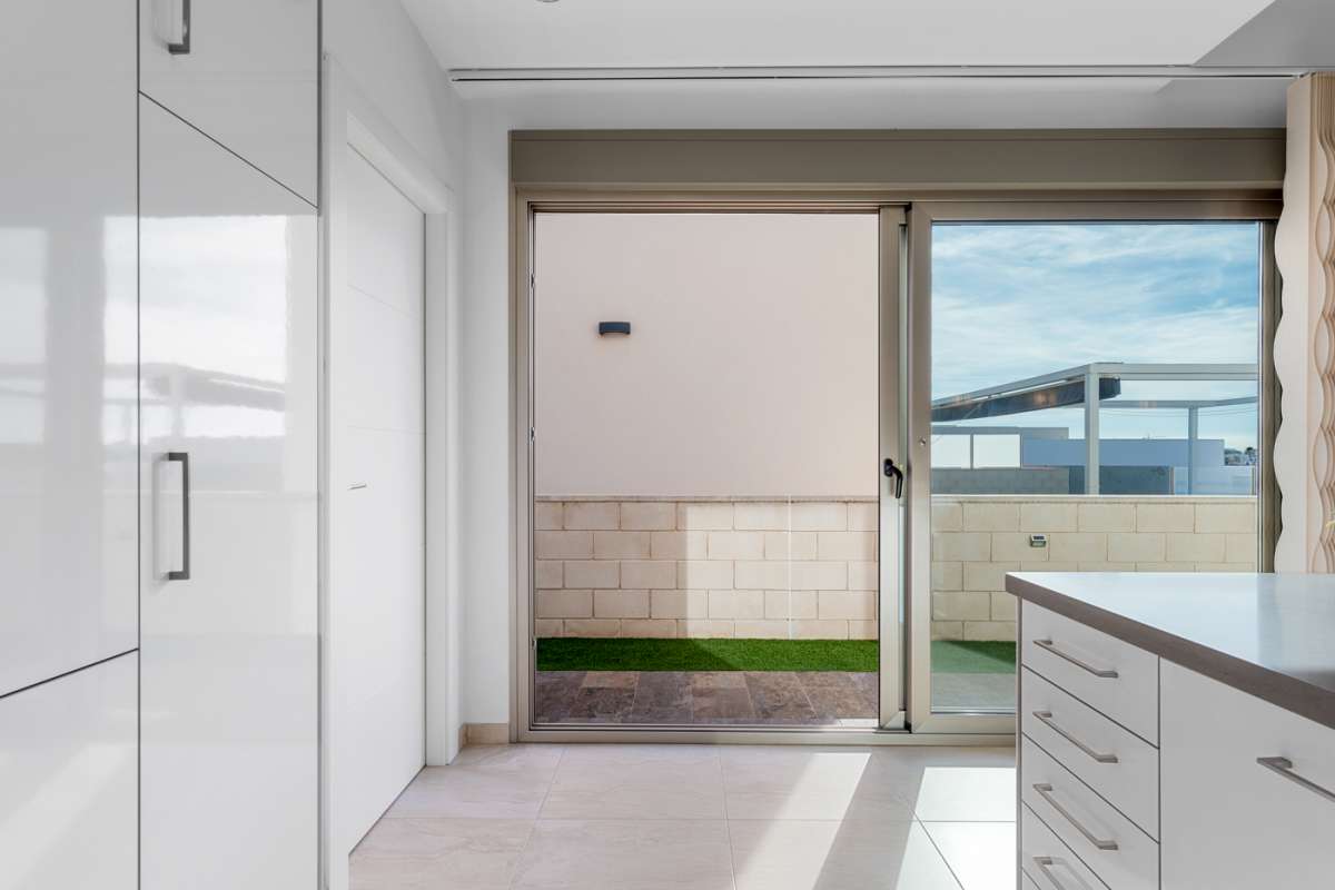 Resale - 3 Bedroom 2 Bathroom Villa in Villamartín - - Alicante Resale - 3 Bedroom 2 Bathroom Villa in Villamartín - - Alicante