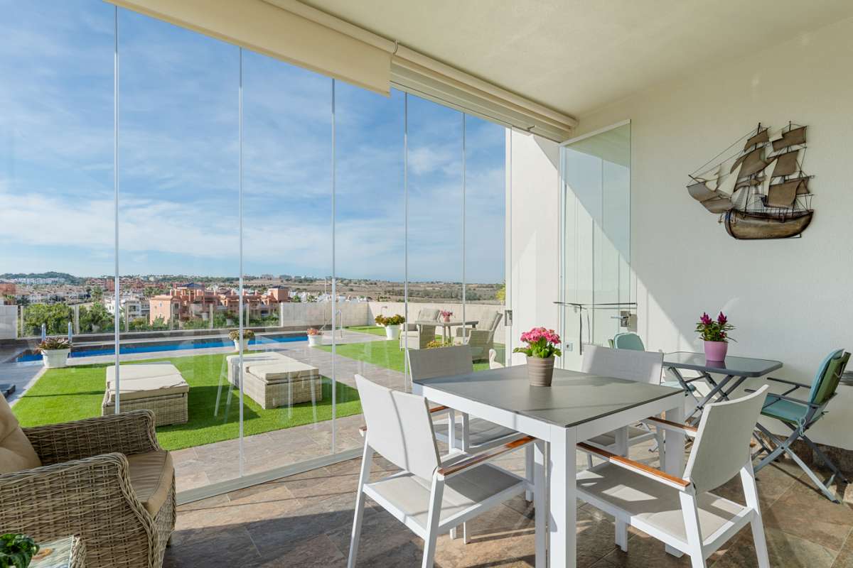 Resale - 3 Bedroom 2 Bathroom Villa in Villamartín - - Alicante Resale - 3 Bedroom 2 Bathroom Villa in Villamartín - - Alicante