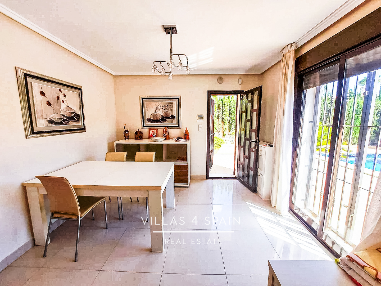Resale - 5 Bedroom 4 Bathroom Villa with private pool and Guest house, large plot - calle gaudi - Alicante Resale - 5 Bedroom 4 Bathroom Villa with private pool and Guest house, large plot - calle gaudi - Alicante
