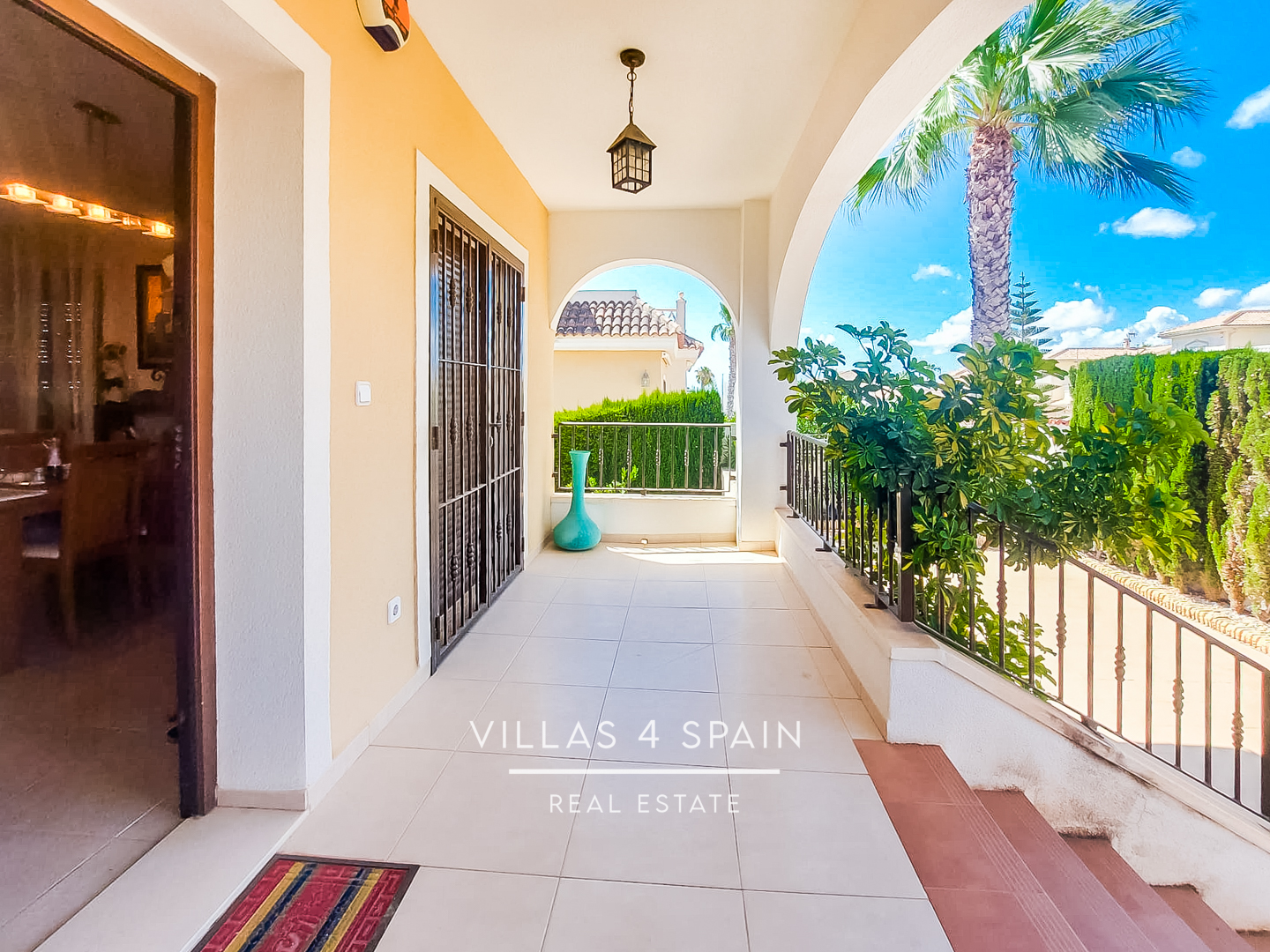 Resale - 5 Bedroom 4 Bathroom Villa with private pool and Guest house, large plot - calle gaudi - Alicante Resale - 5 Bedroom 4 Bathroom Villa with private pool and Guest house, large plot - calle gaudi - Alicante