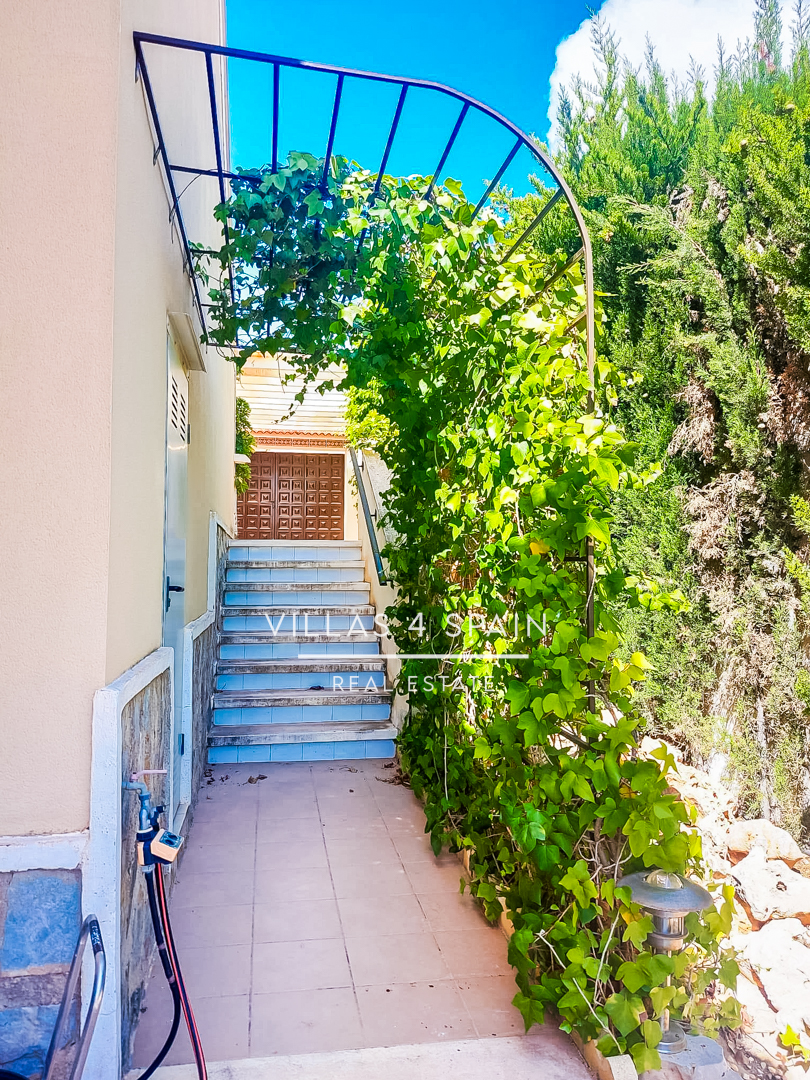Resale - 5 Bedroom 4 Bathroom Villa with private pool and Guest house, large plot - calle gaudi - Alicante Resale - 5 Bedroom 4 Bathroom Villa with private pool and Guest house, large plot - calle gaudi - Alicante