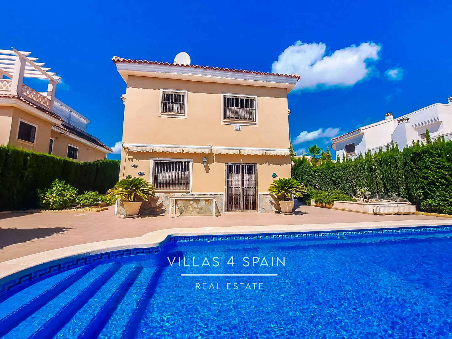 Resale - 5 Bedroom 4 Bathroom Villa with private pool and Guest house, large plot - calle gaudi - Alicante Resale - 5 Bedroom 4 Bathroom Villa with private pool and Guest house, large plot - calle gaudi - Alicante