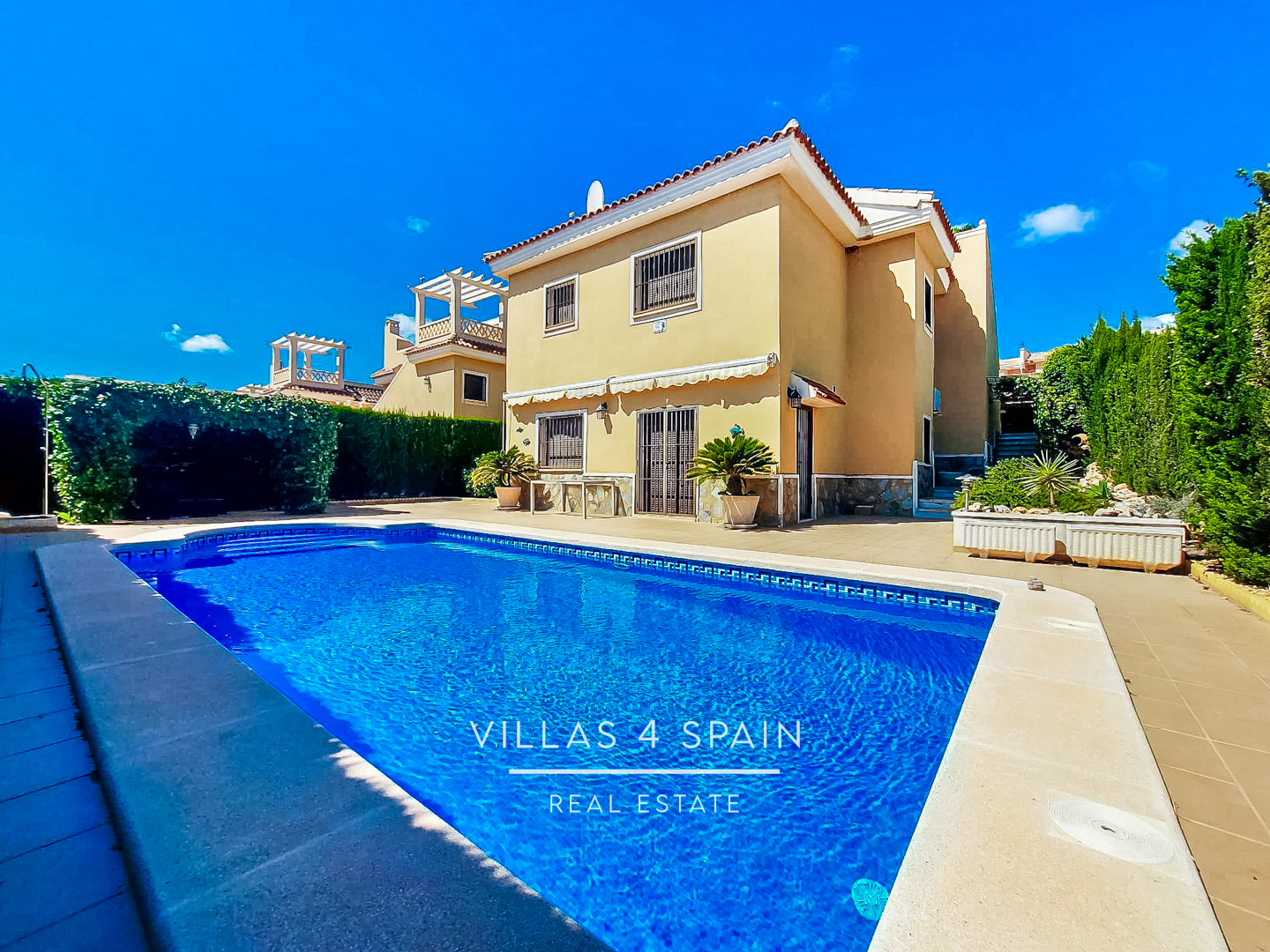 Resale - 5 Bedroom 4 Bathroom Villa with private pool and Guest house, large plot - calle gaudi - Alicante Resale - 5 Bedroom 4 Bathroom Villa with private pool and Guest house, large plot - calle gaudi - Alicante