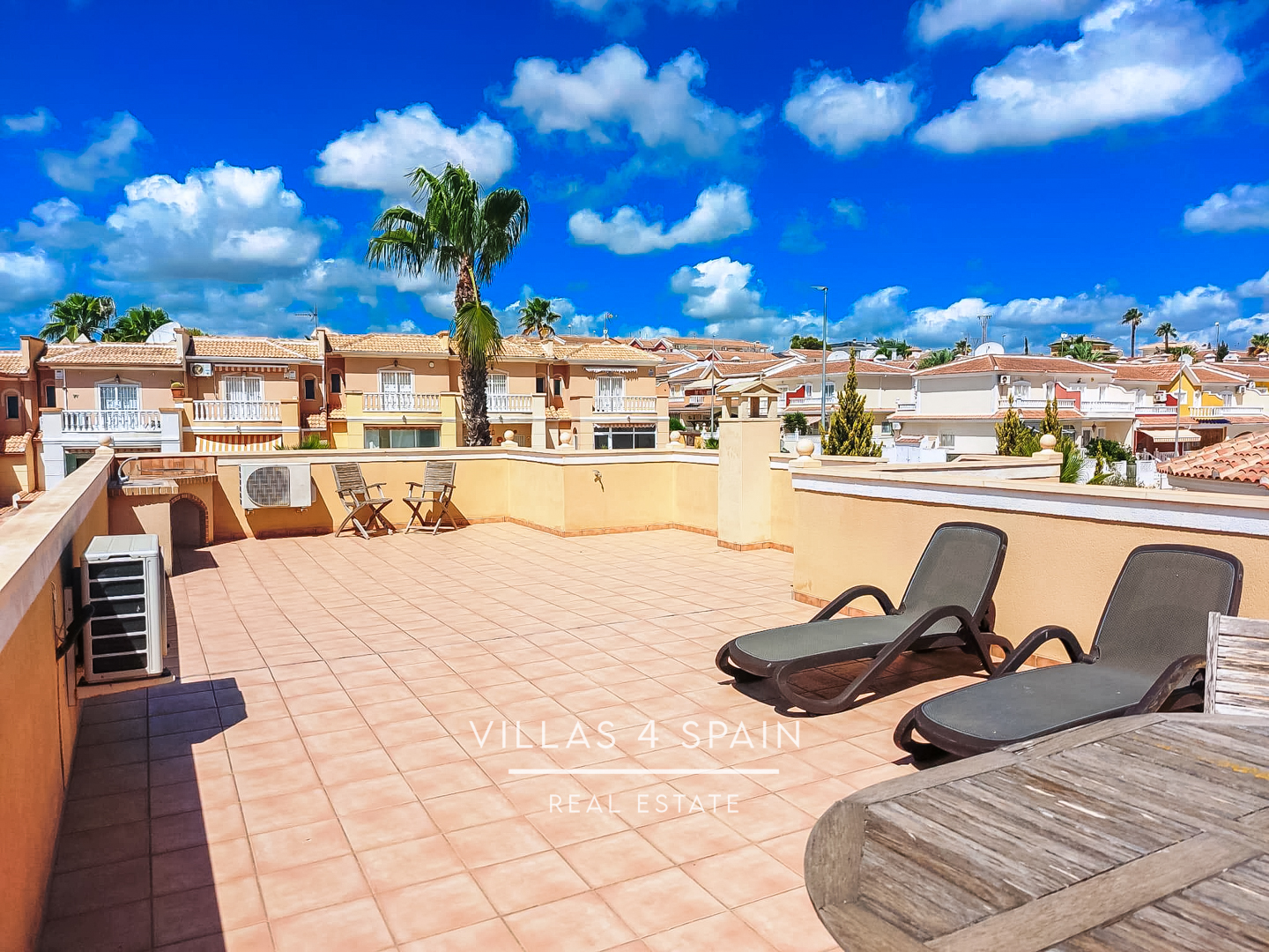 Resale - 5 Bedroom 4 Bathroom Villa with private pool and Guest house, large plot - calle gaudi - Alicante Resale - 5 Bedroom 4 Bathroom Villa with private pool and Guest house, large plot - calle gaudi - Alicante