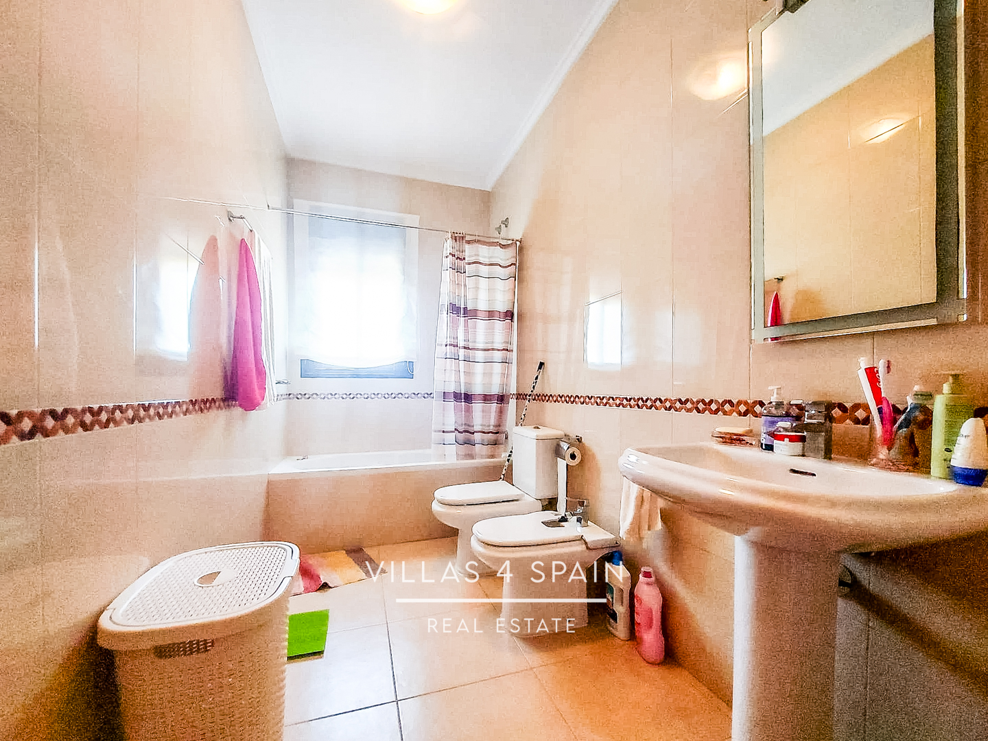 Resale - 5 Bedroom 4 Bathroom Villa with private pool and Guest house, large plot - calle gaudi - Alicante Resale - 5 Bedroom 4 Bathroom Villa with private pool and Guest house, large plot - calle gaudi - Alicante