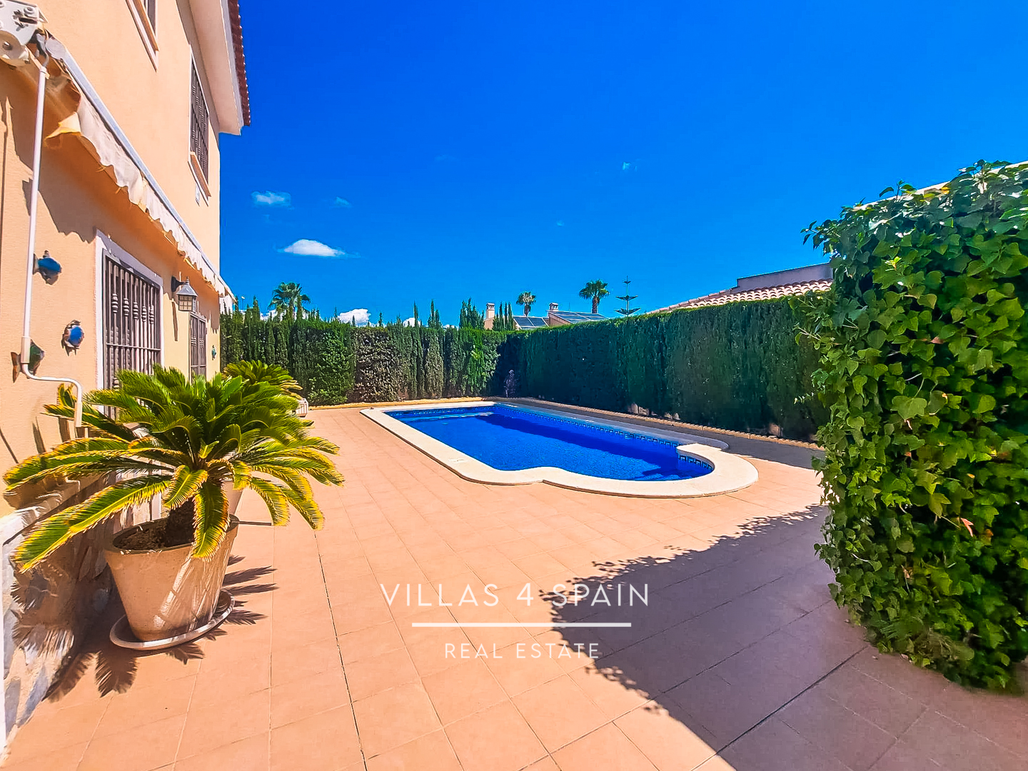 Resale - 5 Bedroom 4 Bathroom Villa with private pool and Guest house, large plot - calle gaudi - Alicante Resale - 5 Bedroom 4 Bathroom Villa with private pool and Guest house, large plot - calle gaudi - Alicante