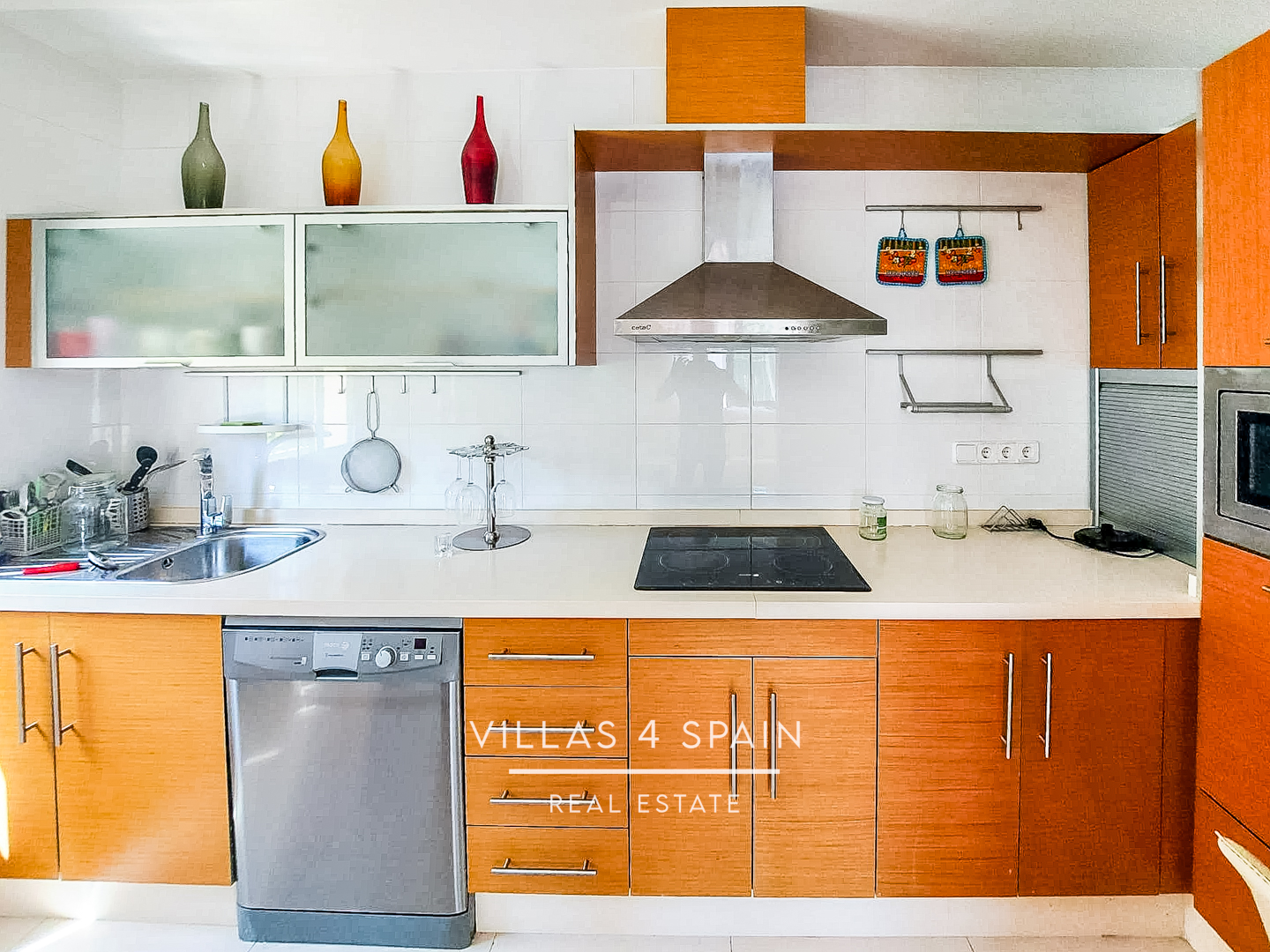 Resale - 5 Bedroom 4 Bathroom Villa with private pool and Guest house, large plot - calle gaudi - Alicante Resale - 5 Bedroom 4 Bathroom Villa with private pool and Guest house, large plot - calle gaudi - Alicante
