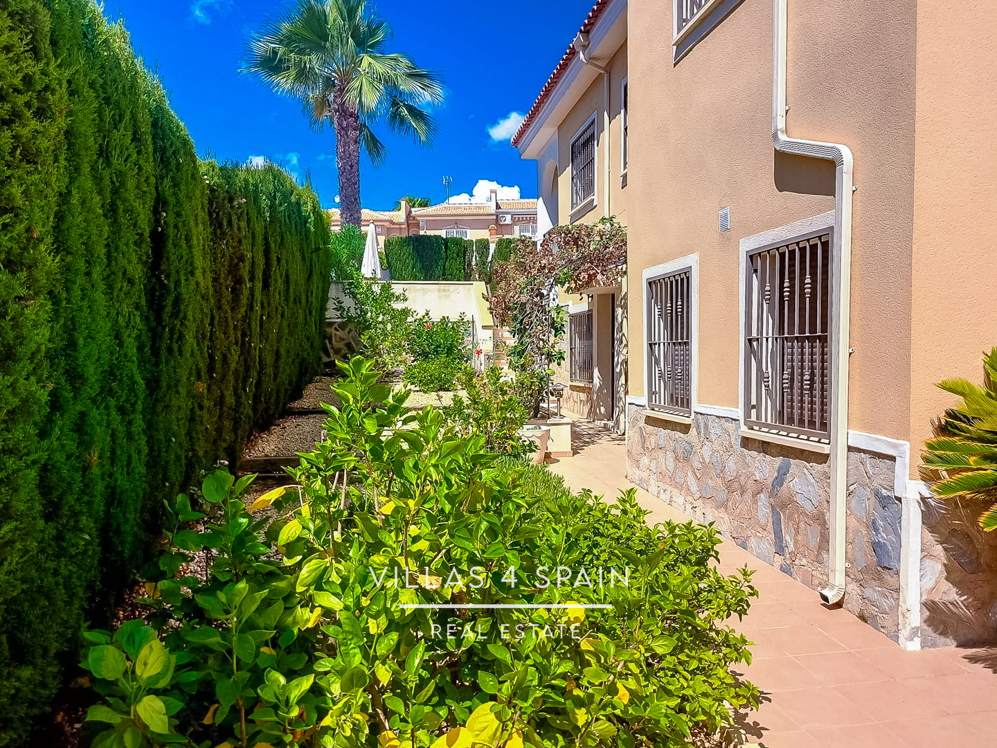 Resale - 5 Bedroom 4 Bathroom Villa with private pool and Guest house, large plot - calle gaudi - Alicante Resale - 5 Bedroom 4 Bathroom Villa with private pool and Guest house, large plot - calle gaudi - Alicante