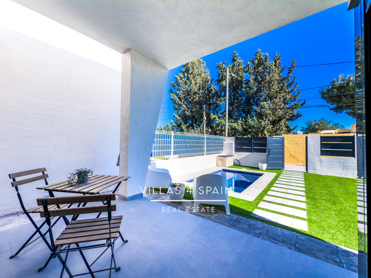Resale - 2 Bedroom 2 Bathroom Corner Villa with Private Pool and parking - av. de la libertad - Murcia Resale - 2 Bedroom 2 Bathroom Corner Villa with Private Pool and parking - av. de la libertad - Murcia