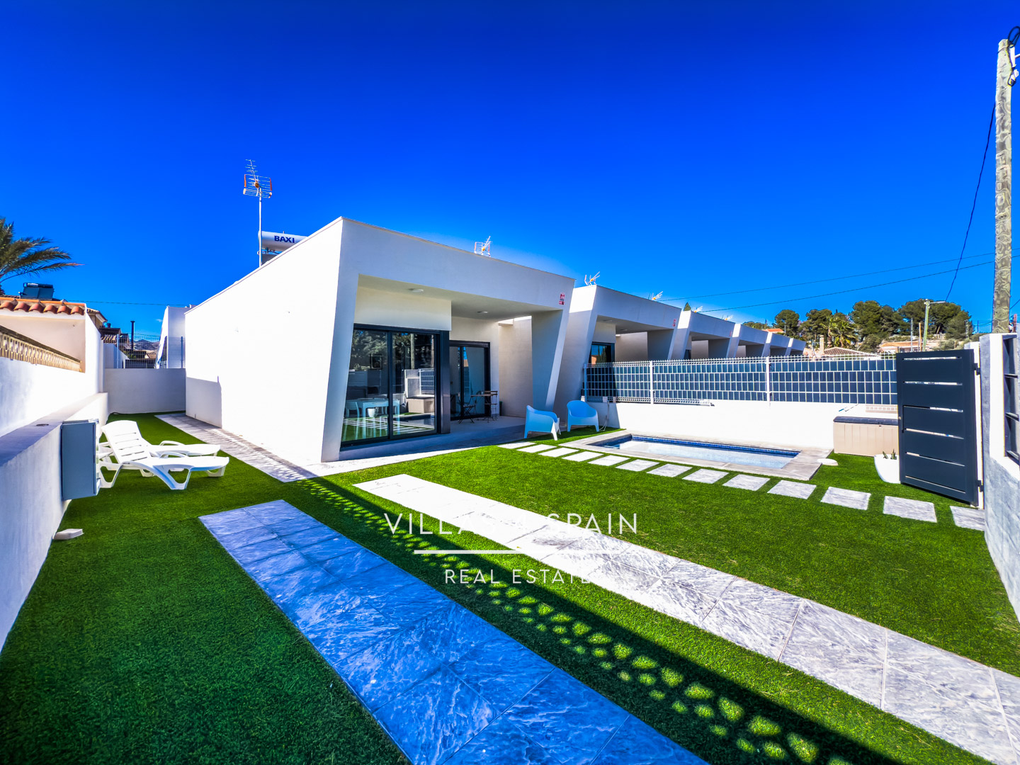 Resale - 2 Bedroom 2 Bathroom Corner Villa with Private Pool and parking - av. de la libertad - Murcia Resale - 2 Bedroom 2 Bathroom Corner Villa with Private Pool and parking - av. de la libertad - Murcia