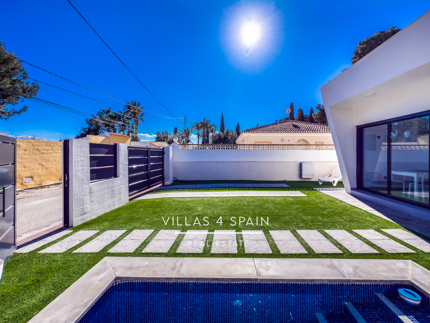 Resale - 2 Bedroom 2 Bathroom Corner Villa with Private Pool and parking - av. de la libertad - Murcia Resale - 2 Bedroom 2 Bathroom Corner Villa with Private Pool and parking - av. de la libertad - Murcia