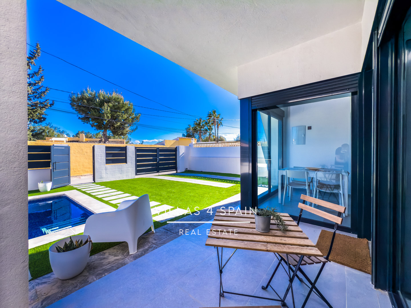Resale - 2 Bedroom 2 Bathroom Corner Villa with Private Pool and parking - av. de la libertad - Murcia Resale - 2 Bedroom 2 Bathroom Corner Villa with Private Pool and parking - av. de la libertad - Murcia