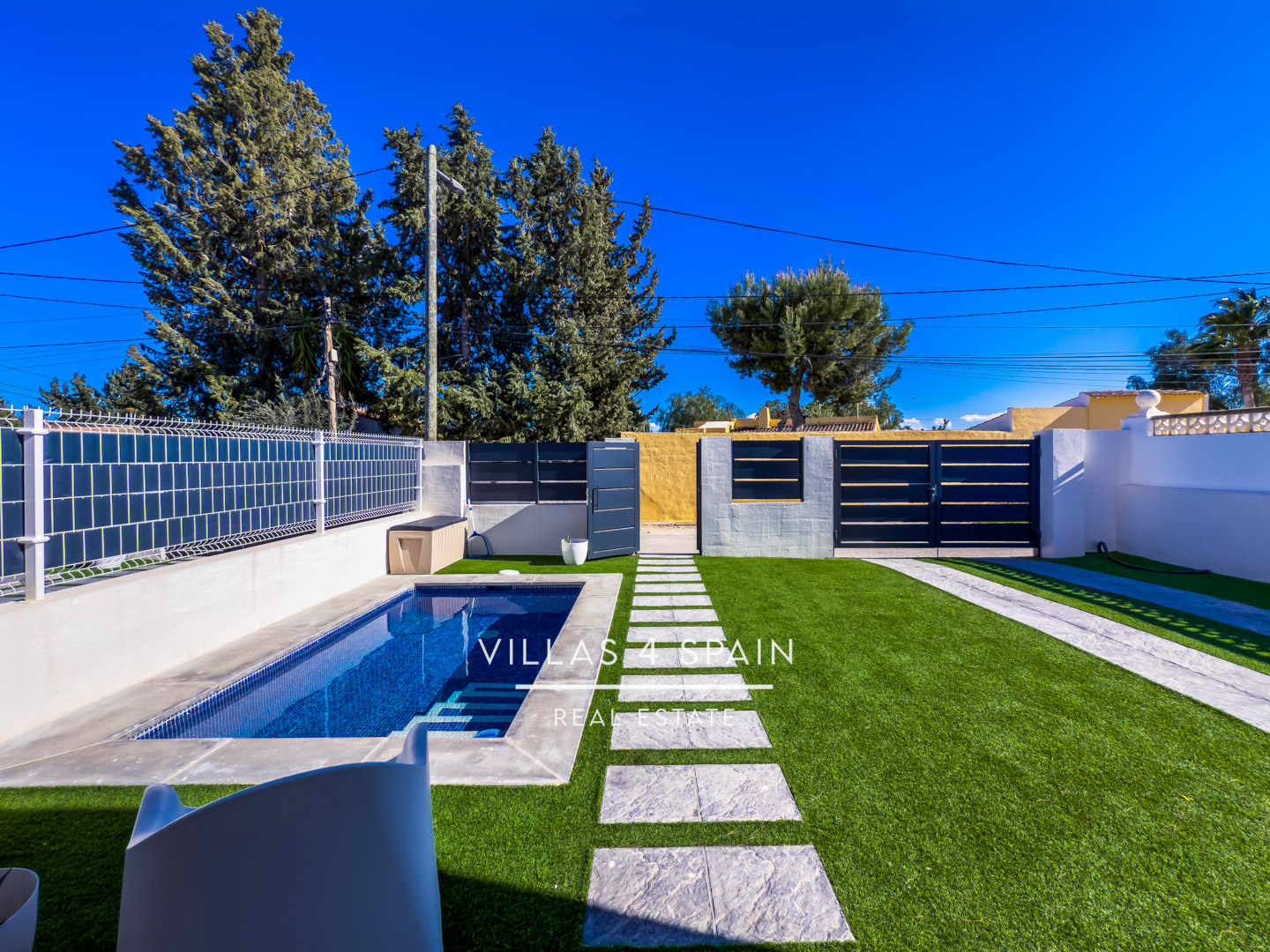 Resale - 2 Bedroom 2 Bathroom Corner Villa with Private Pool and parking - av. de la libertad - Murcia Resale - 2 Bedroom 2 Bathroom Corner Villa with Private Pool and parking - av. de la libertad - Murcia