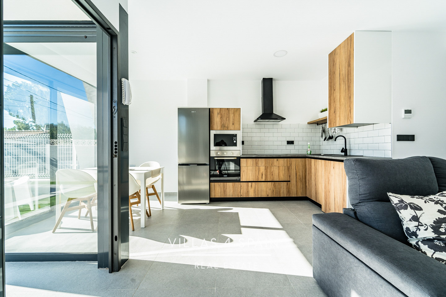 Resale - 2 Bedroom 2 Bathroom Corner Villa with Private Pool and parking - av. de la libertad - Murcia Resale - 2 Bedroom 2 Bathroom Corner Villa with Private Pool and parking - av. de la libertad - Murcia