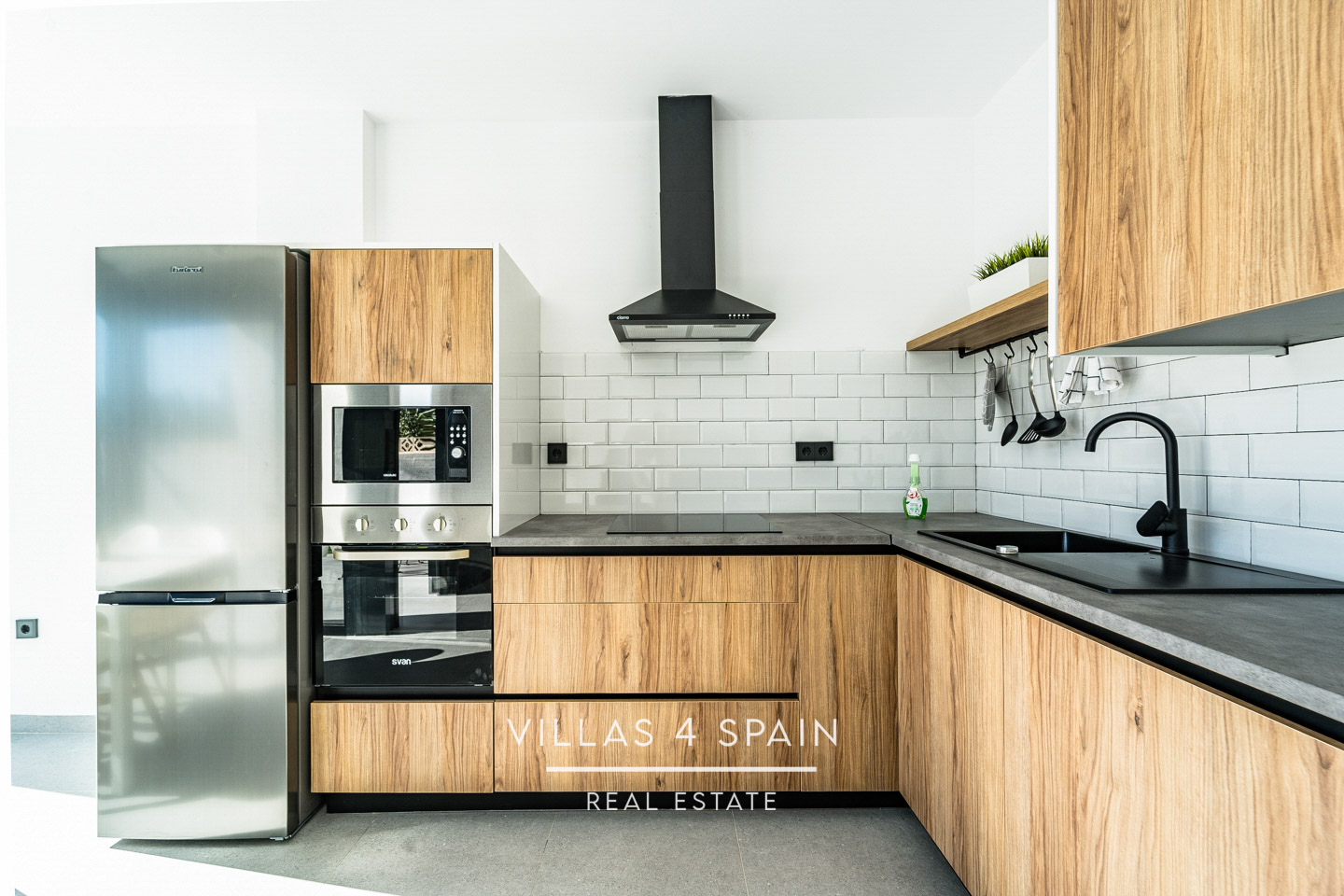 Resale - 2 Bedroom 2 Bathroom Corner Villa with Private Pool and parking - av. de la libertad - Murcia Resale - 2 Bedroom 2 Bathroom Corner Villa with Private Pool and parking - av. de la libertad - Murcia