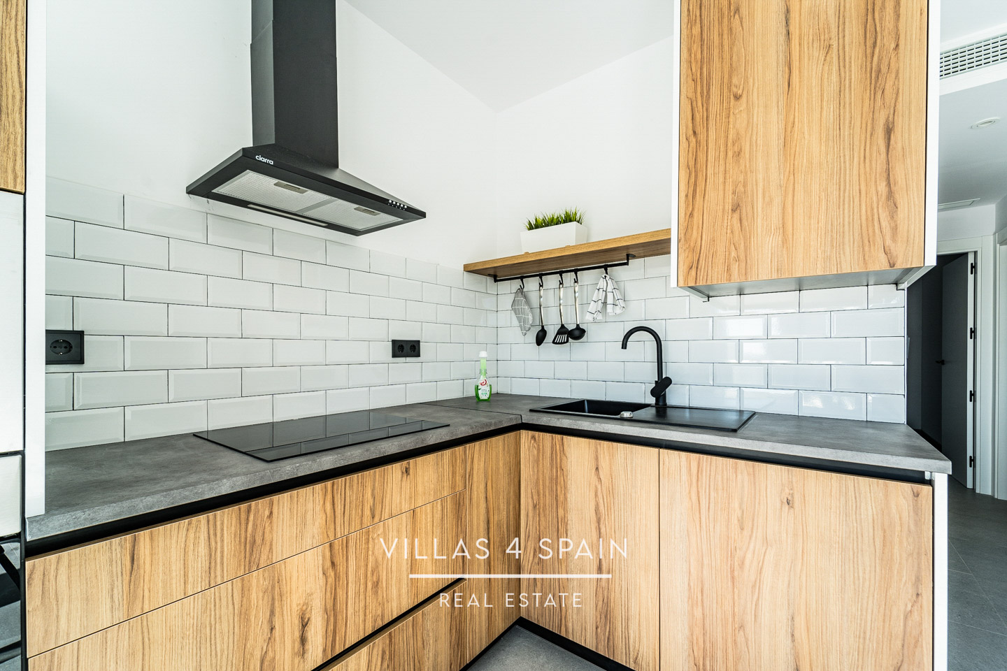 Resale - 2 Bedroom 2 Bathroom Corner Villa with Private Pool and parking - av. de la libertad - Murcia Resale - 2 Bedroom 2 Bathroom Corner Villa with Private Pool and parking - av. de la libertad - Murcia