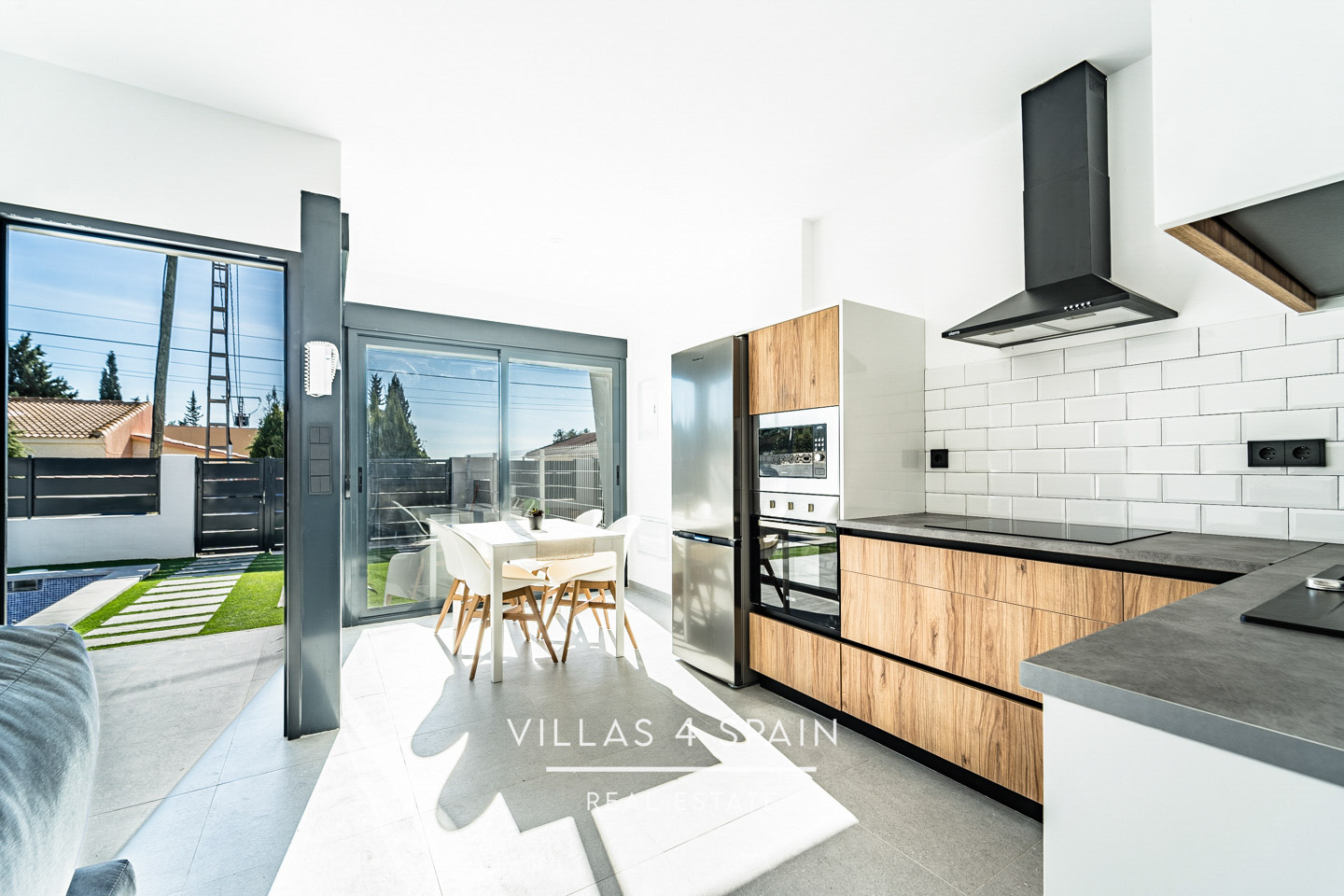 Resale - 2 Bedroom 2 Bathroom Corner Villa with Private Pool and parking - av. de la libertad - Murcia Resale - 2 Bedroom 2 Bathroom Corner Villa with Private Pool and parking - av. de la libertad - Murcia