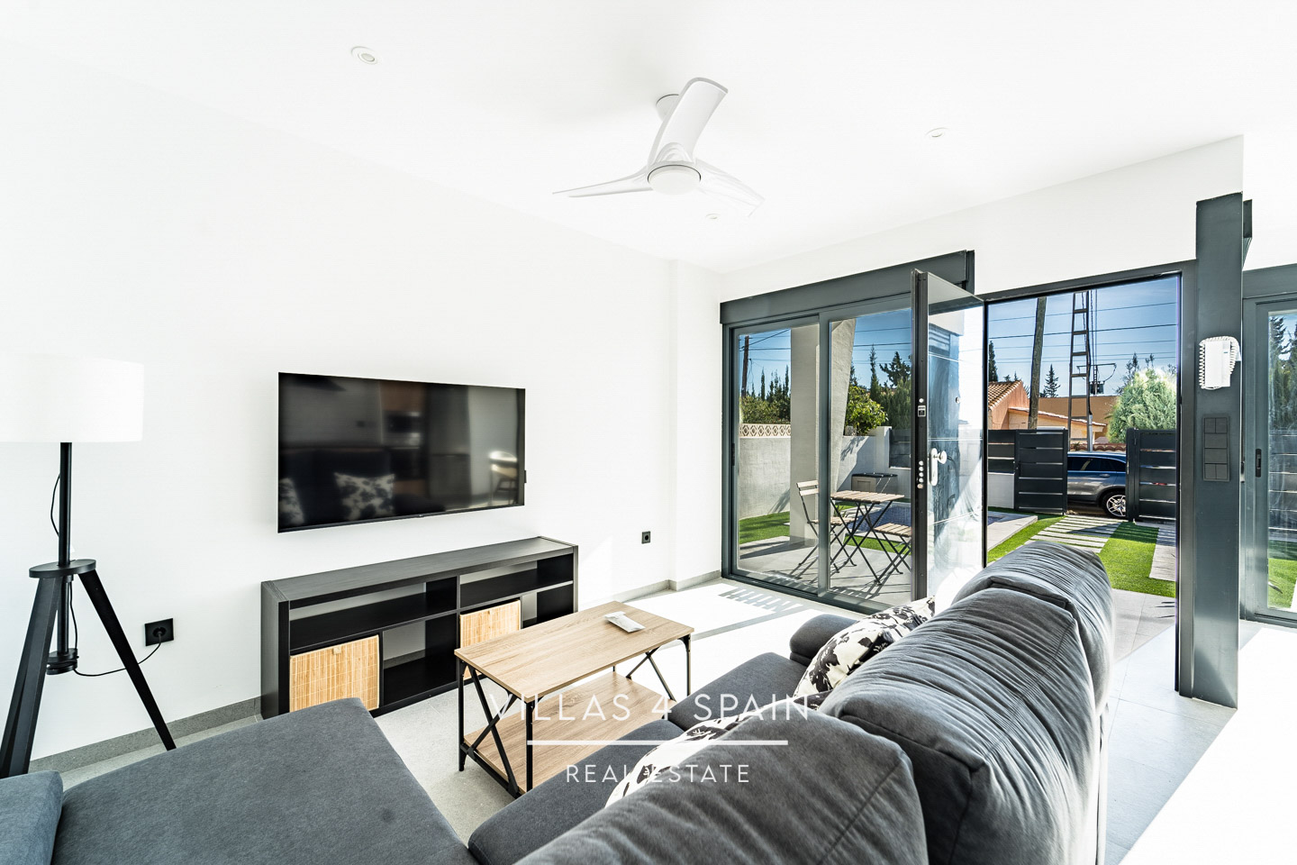 Resale - 2 Bedroom 2 Bathroom Corner Villa with Private Pool and parking - av. de la libertad - Murcia Resale - 2 Bedroom 2 Bathroom Corner Villa with Private Pool and parking - av. de la libertad - Murcia
