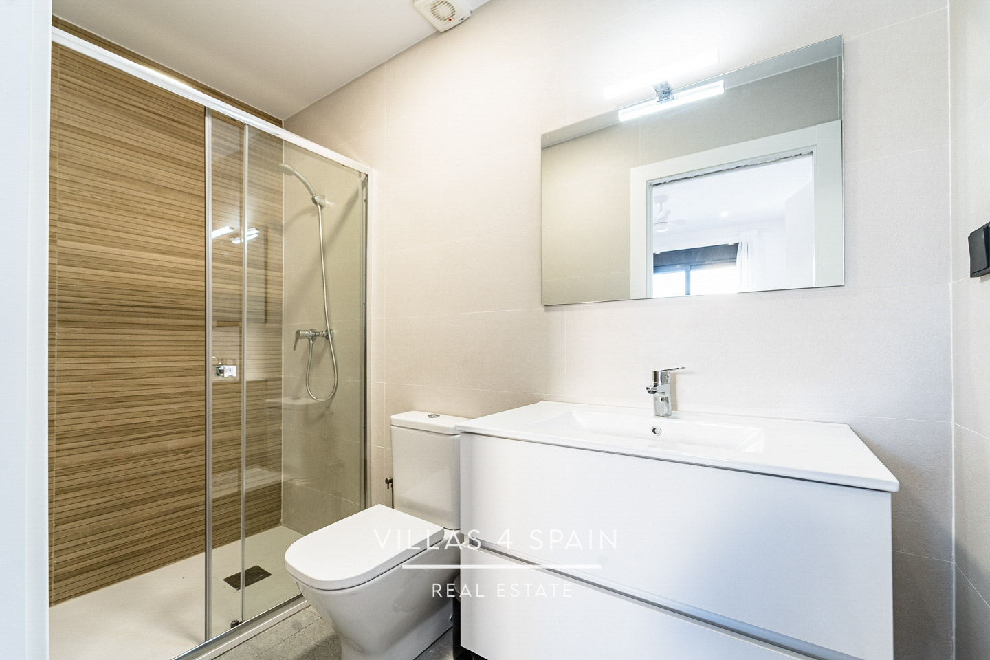Resale - 2 Bedroom 2 Bathroom Corner Villa with Private Pool and parking - av. de la libertad - Murcia Resale - 2 Bedroom 2 Bathroom Corner Villa with Private Pool and parking - av. de la libertad - Murcia