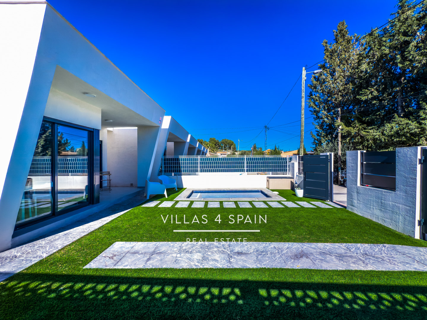 Resale - 2 Bedroom 2 Bathroom Corner Villa with Private Pool and parking - av. de la libertad - Murcia Resale - 2 Bedroom 2 Bathroom Corner Villa with Private Pool and parking - av. de la libertad - Murcia