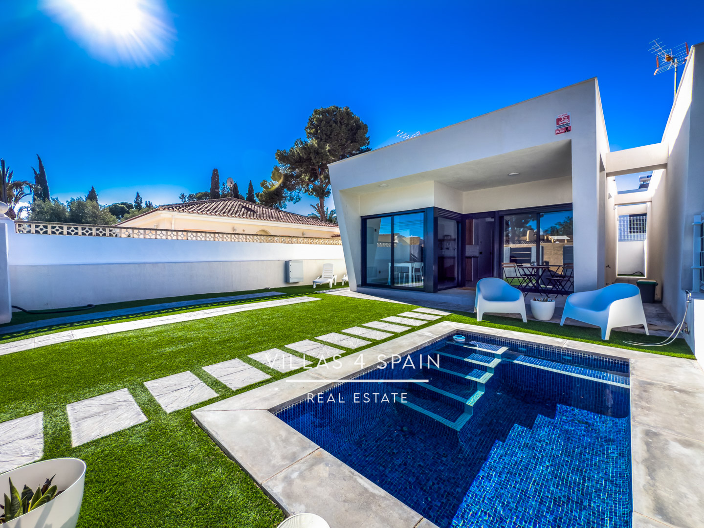 Resale - 2 Bedroom 2 Bathroom Corner Villa with Private Pool and parking - av. de la libertad - Murcia Resale - 2 Bedroom 2 Bathroom Corner Villa with Private Pool and parking - av. de la libertad - Murcia