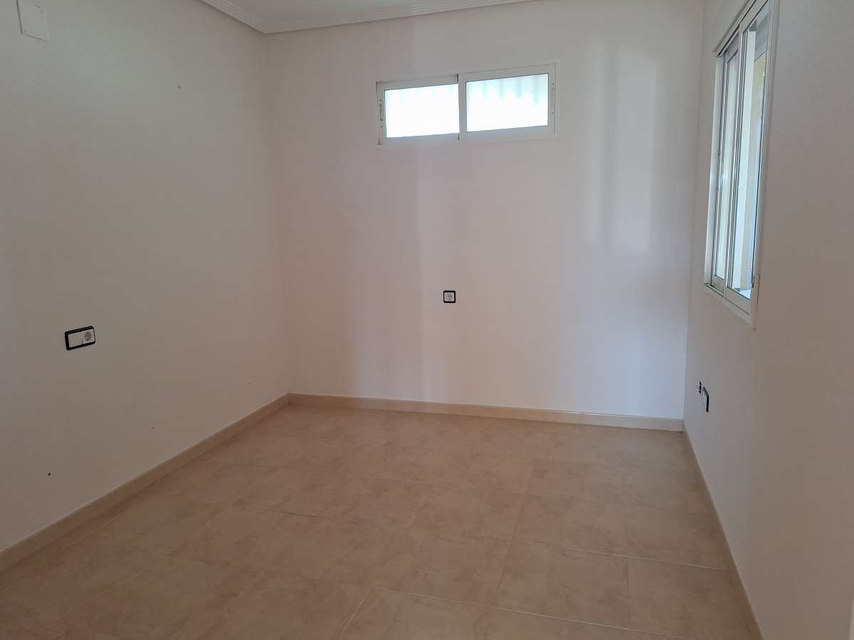 Resale - 3 Bedroom 2 Bathroom Apartment in Villamartín - - Alicante Resale - 3 Bedroom 2 Bathroom Apartment in Villamartín - - Alicante
