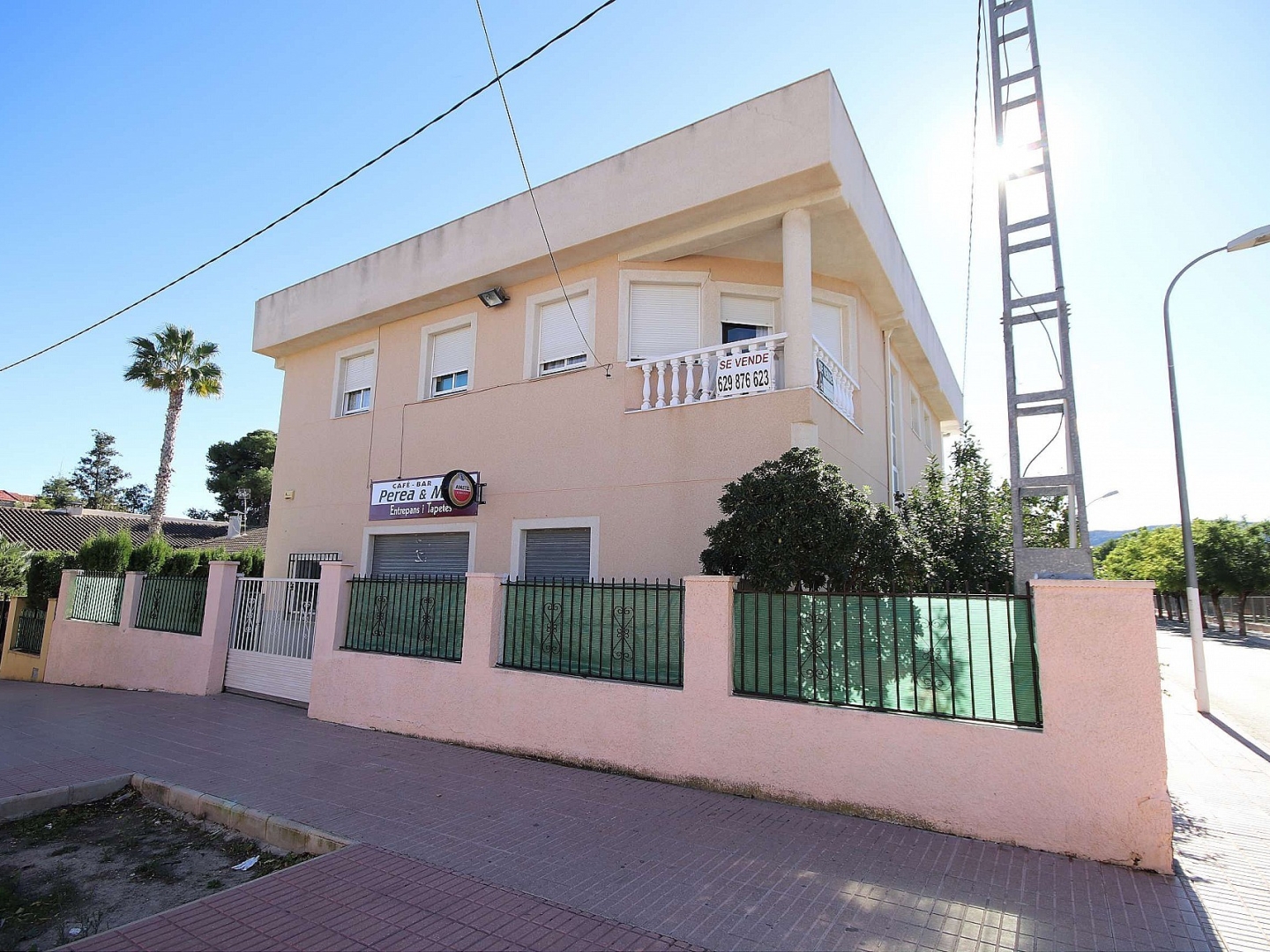 4 Bedroom 5 Bathroom Commercial in Monovar