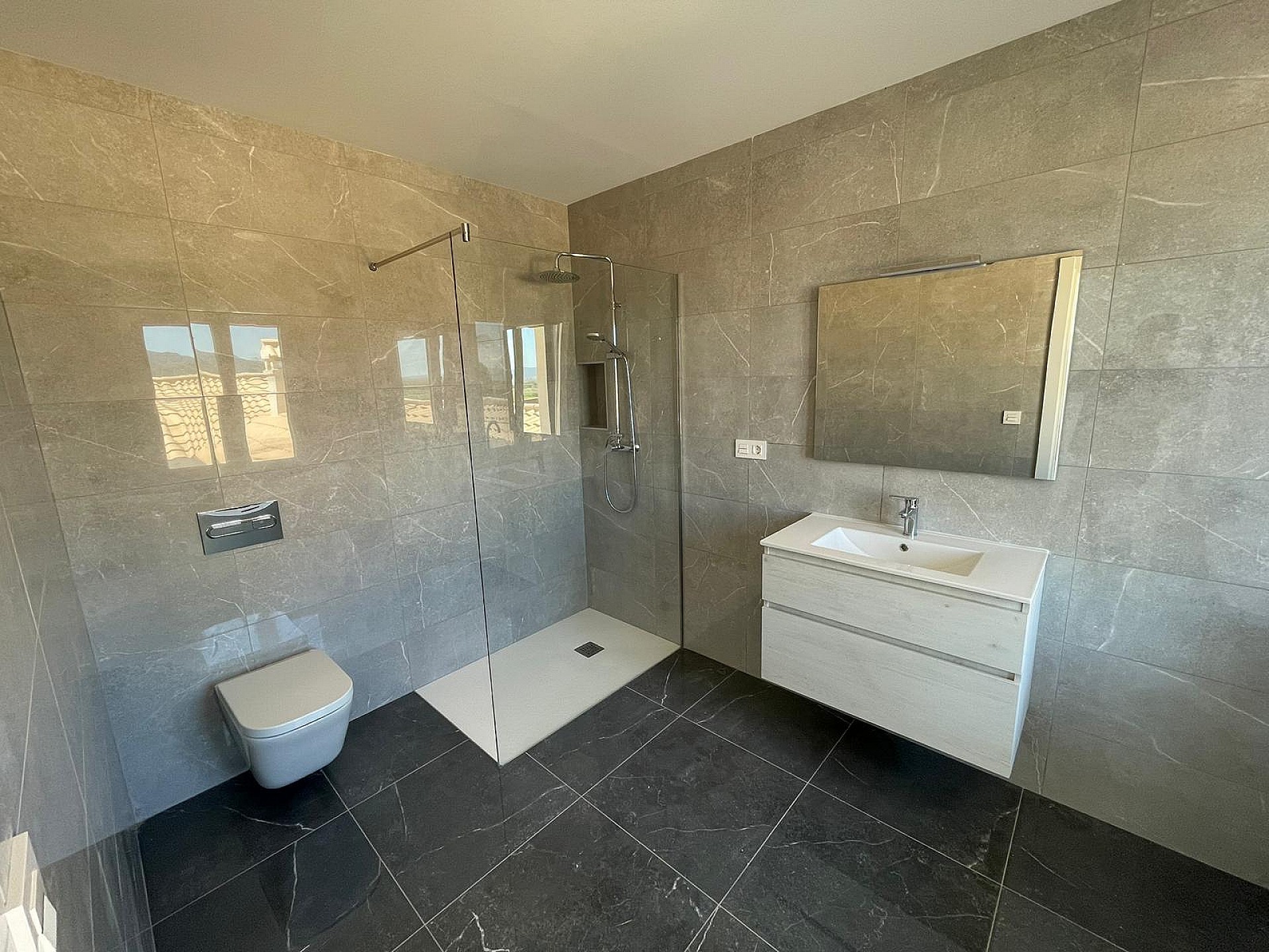 Resale - 4 Bedroom 3 Bathroom Villa in Pinoso - - Alicante Resale - 4 Bedroom 3 Bathroom Villa in Pinoso - - Alicante
