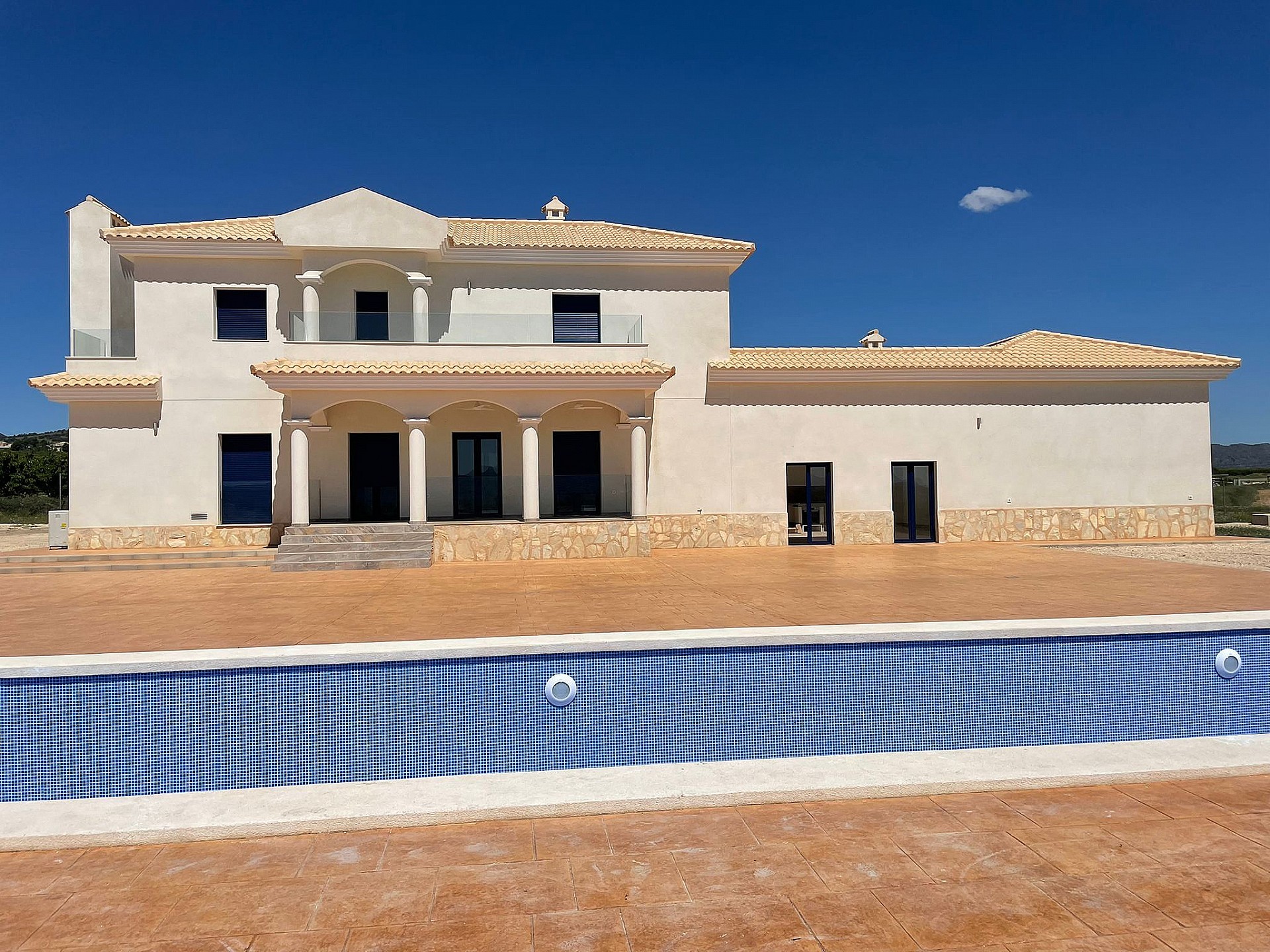 Resale - 4 Bedroom 3 Bathroom Villa in Pinoso - - Alicante Resale - 4 Bedroom 3 Bathroom Villa in Pinoso - - Alicante
