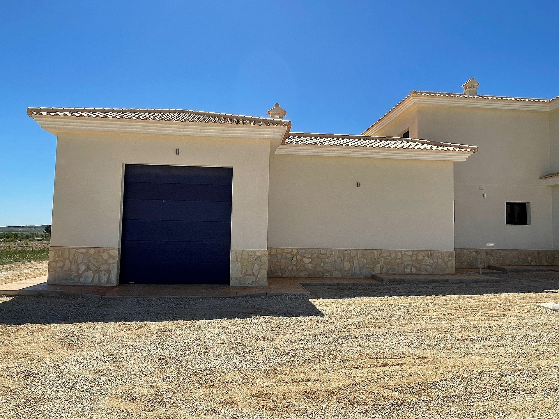 Resale - 4 Bedroom 3 Bathroom Villa in Pinoso - - Alicante Resale - 4 Bedroom 3 Bathroom Villa in Pinoso - - Alicante