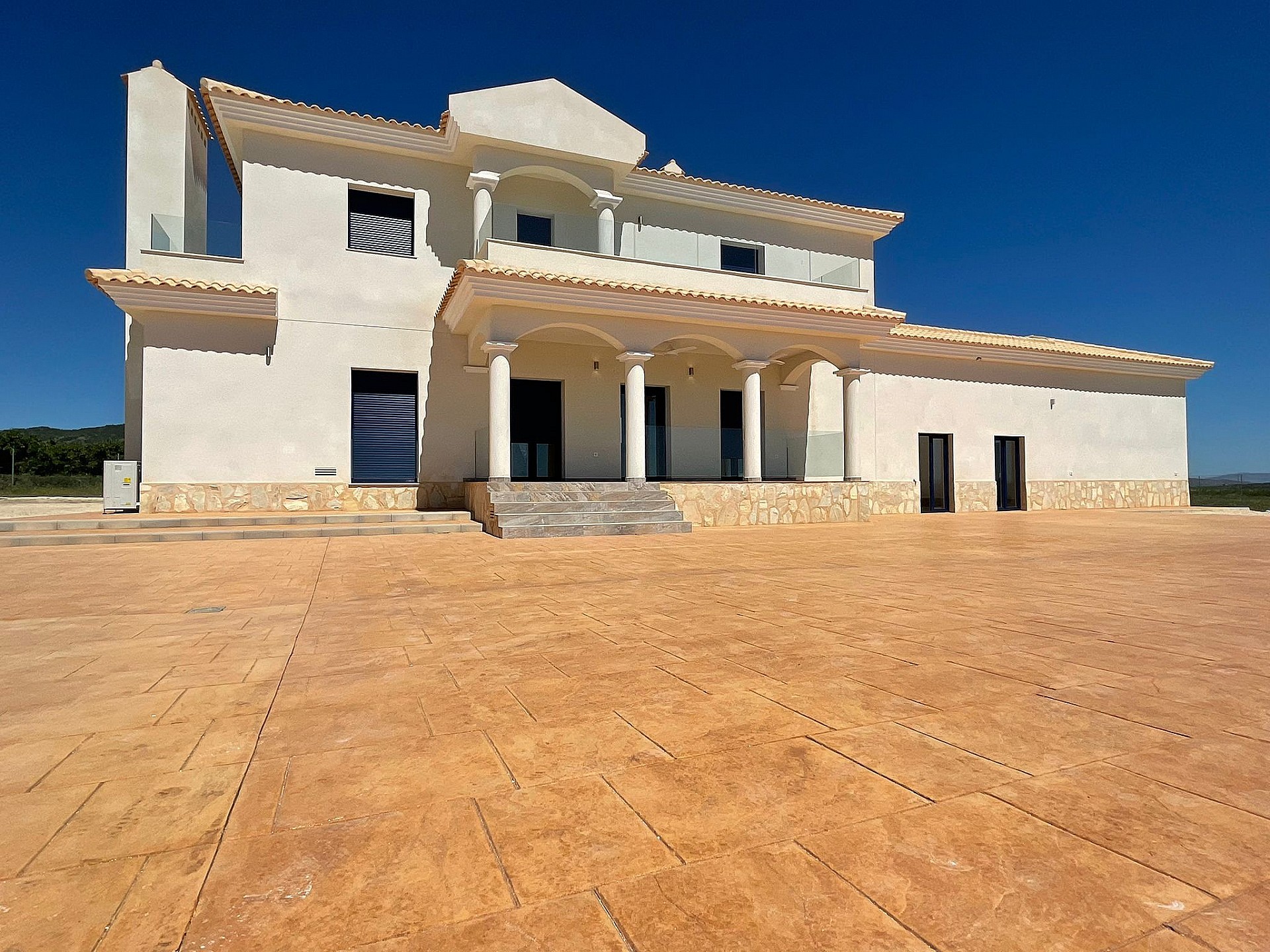 Resale - 4 Bedroom 3 Bathroom Villa in Pinoso - - Alicante Resale - 4 Bedroom 3 Bathroom Villa in Pinoso - - Alicante