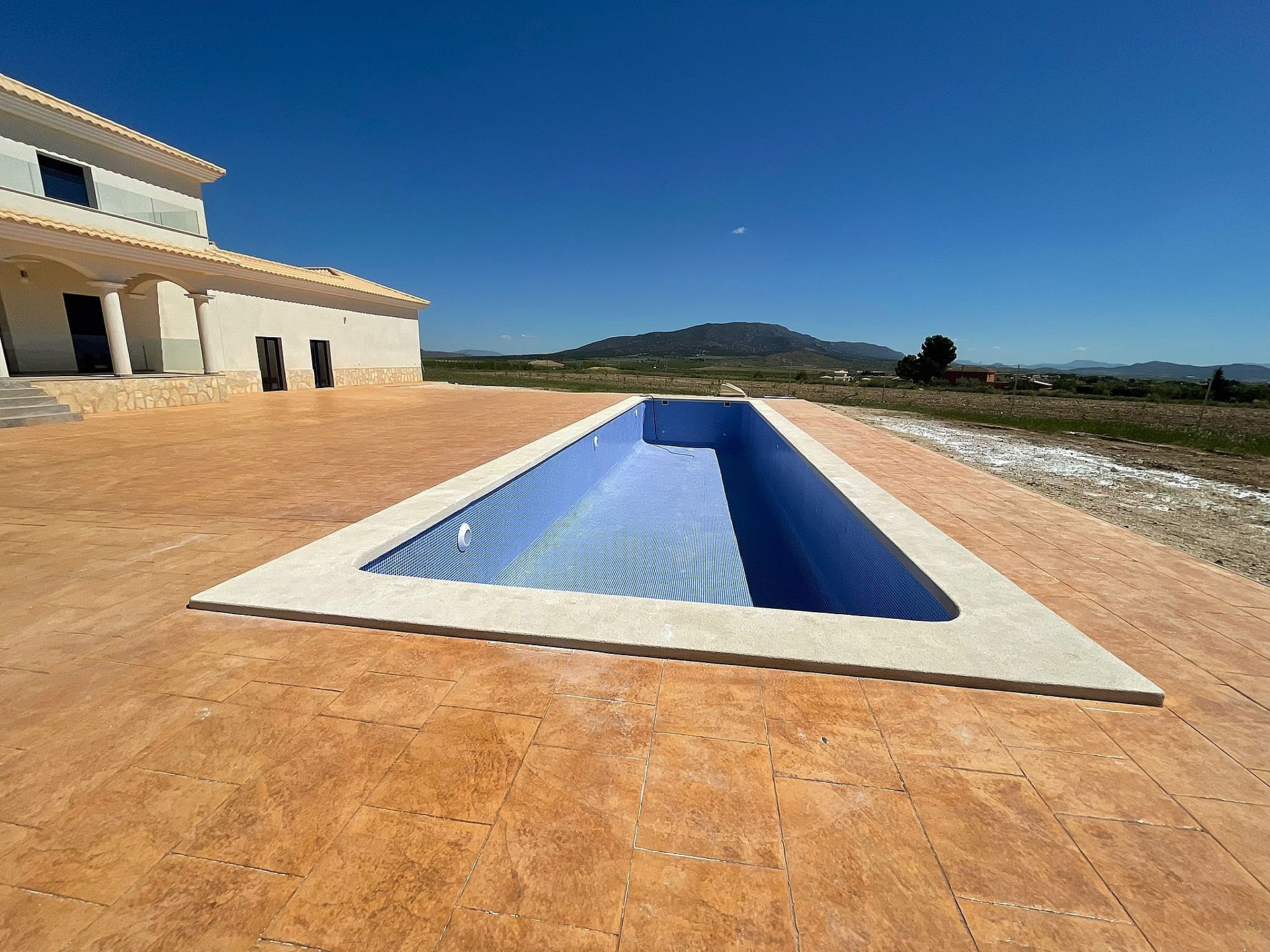 Resale - 4 Bedroom 3 Bathroom Villa in Pinoso - - Alicante Resale - 4 Bedroom 3 Bathroom Villa in Pinoso - - Alicante