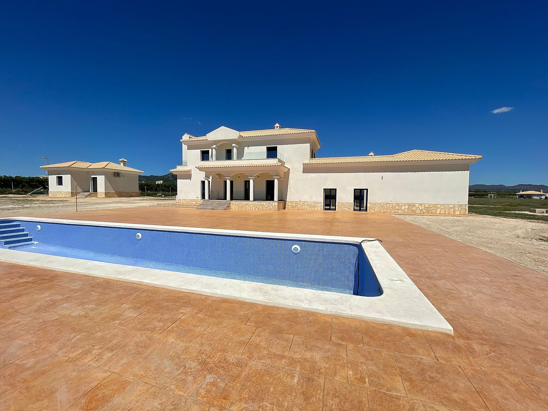Resale - 4 Bedroom 3 Bathroom Villa in Pinoso - - Alicante Resale - 4 Bedroom 3 Bathroom Villa in Pinoso - - Alicante
