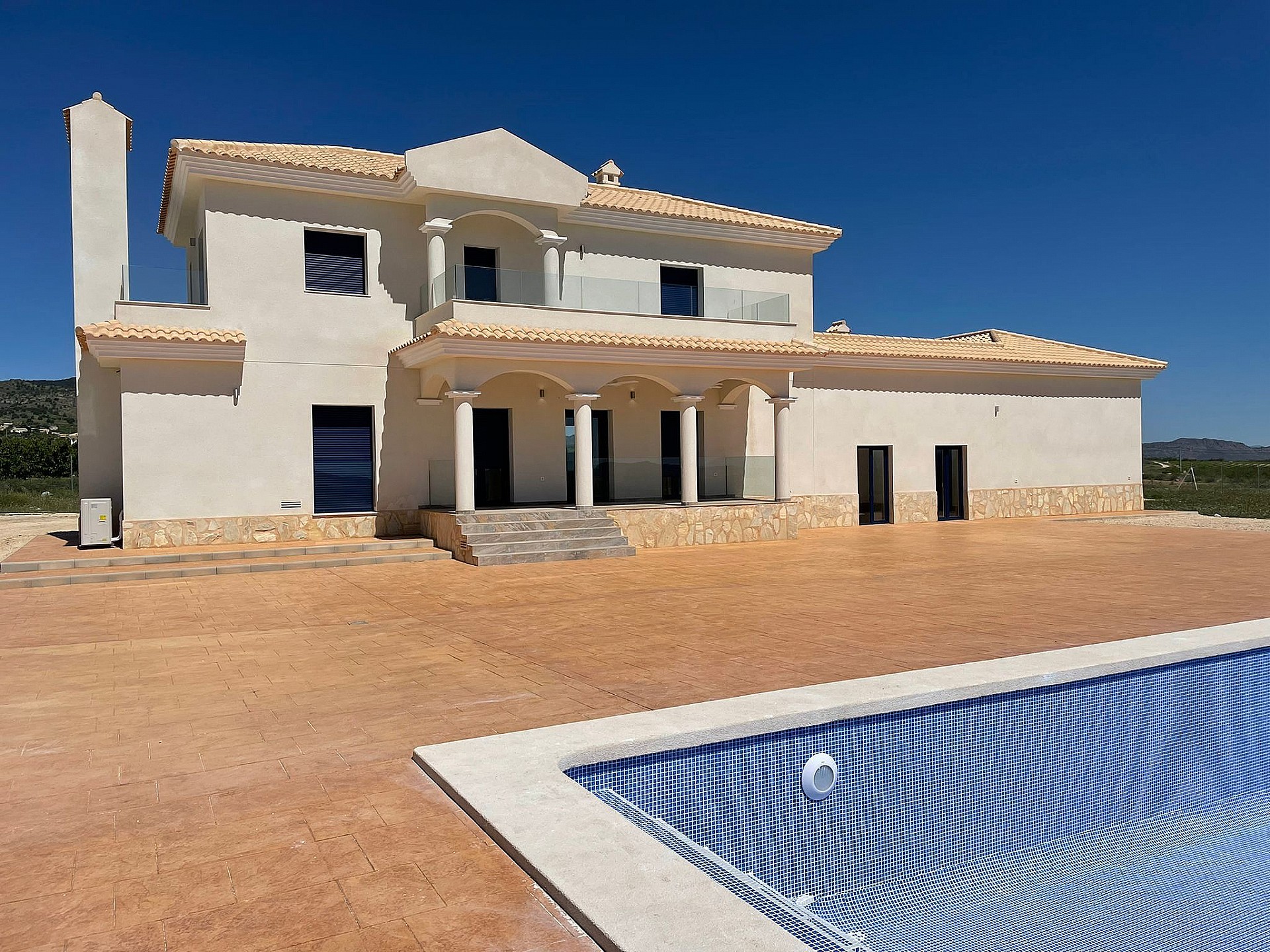 Resale - 4 Bedroom 3 Bathroom Villa in Pinoso - - Alicante Resale - 4 Bedroom 3 Bathroom Villa in Pinoso - - Alicante