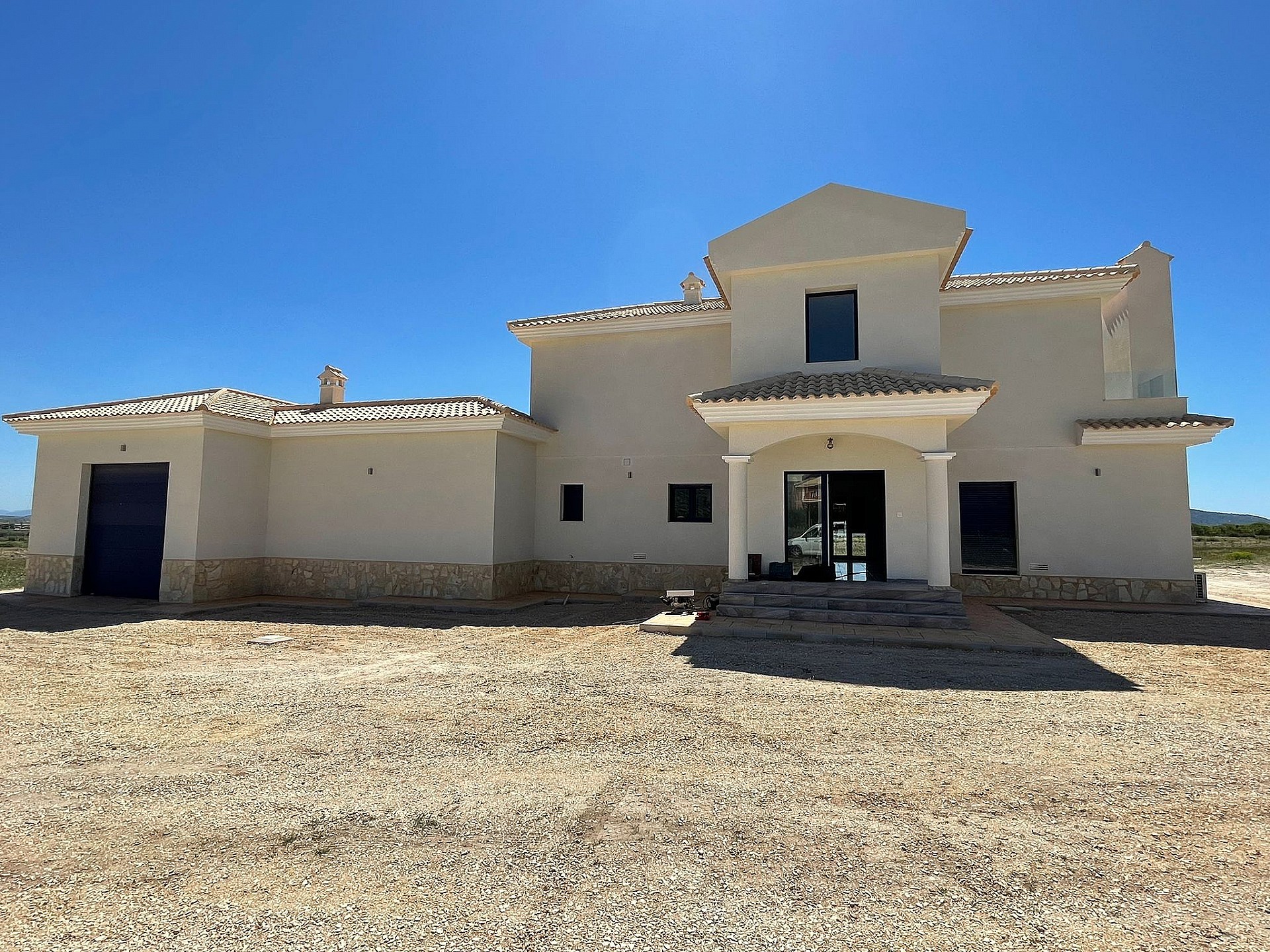 Resale - 4 Bedroom 3 Bathroom Villa in Pinoso - - Alicante Resale - 4 Bedroom 3 Bathroom Villa in Pinoso - - Alicante
