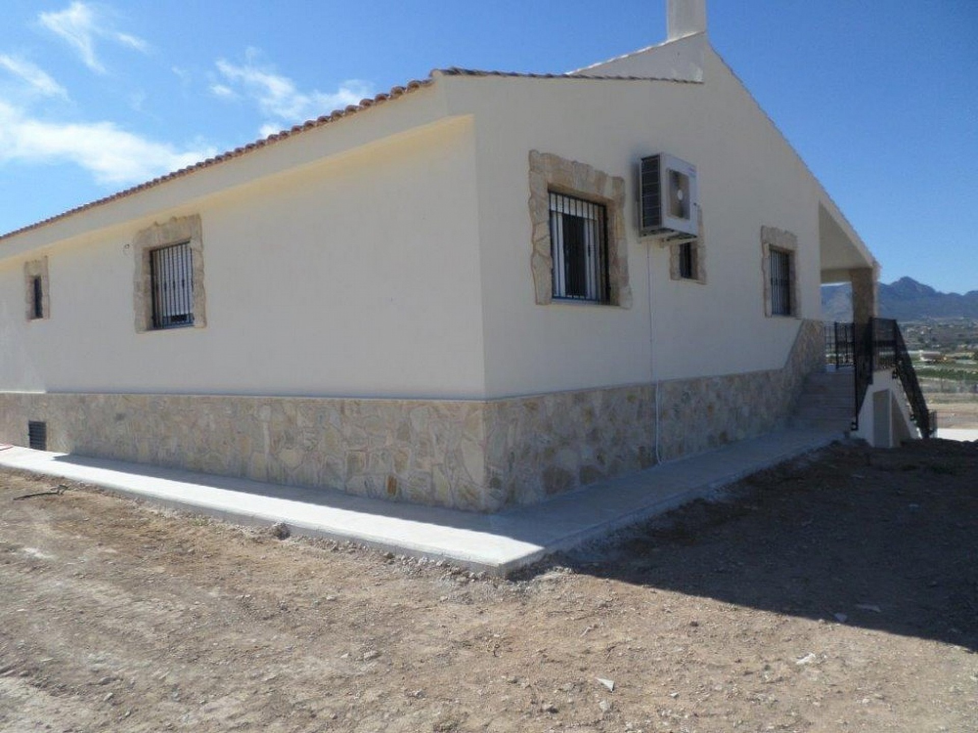 Resale - 5 Bedroom 3 Bathroom Villa in La Romana - - Alicante Resale - 5 Bedroom 3 Bathroom Villa in La Romana - - Alicante