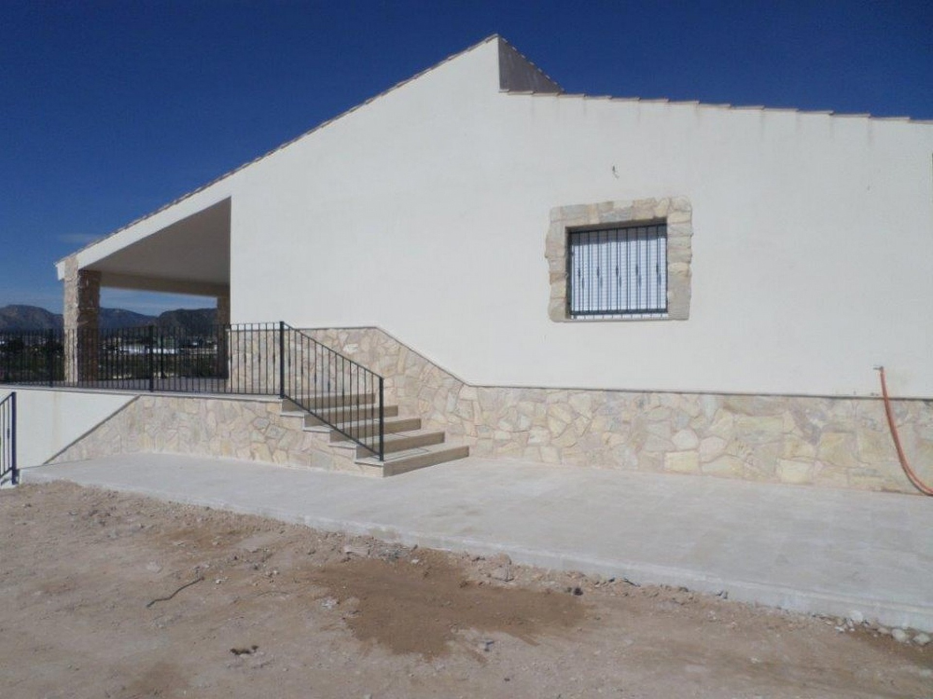 Resale - 5 Bedroom 3 Bathroom Villa in La Romana - - Alicante Resale - 5 Bedroom 3 Bathroom Villa in La Romana - - Alicante