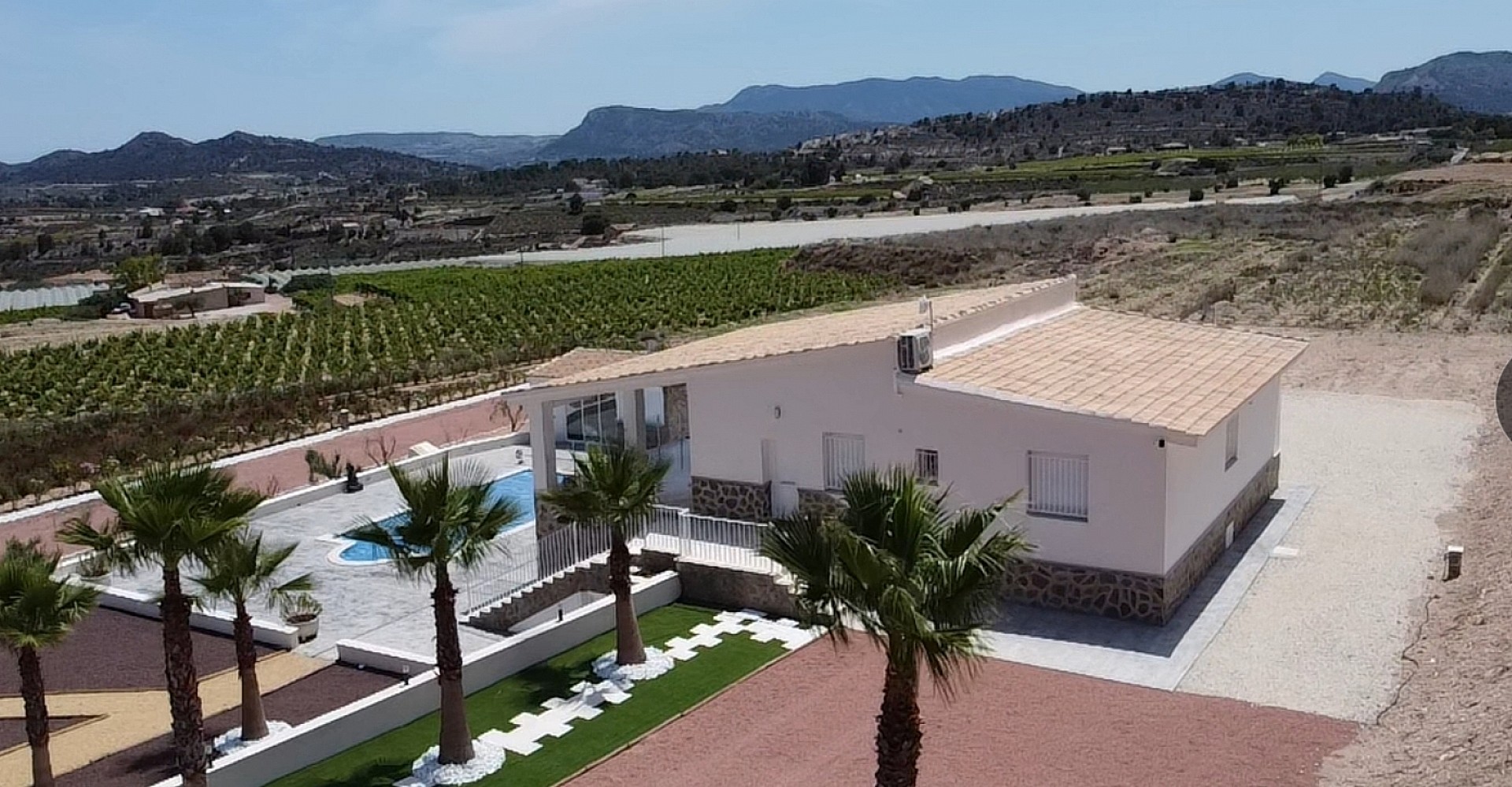 Resale - 5 Bedroom 3 Bathroom Villa in La Romana - - Alicante Resale - 5 Bedroom 3 Bathroom Villa in La Romana - - Alicante