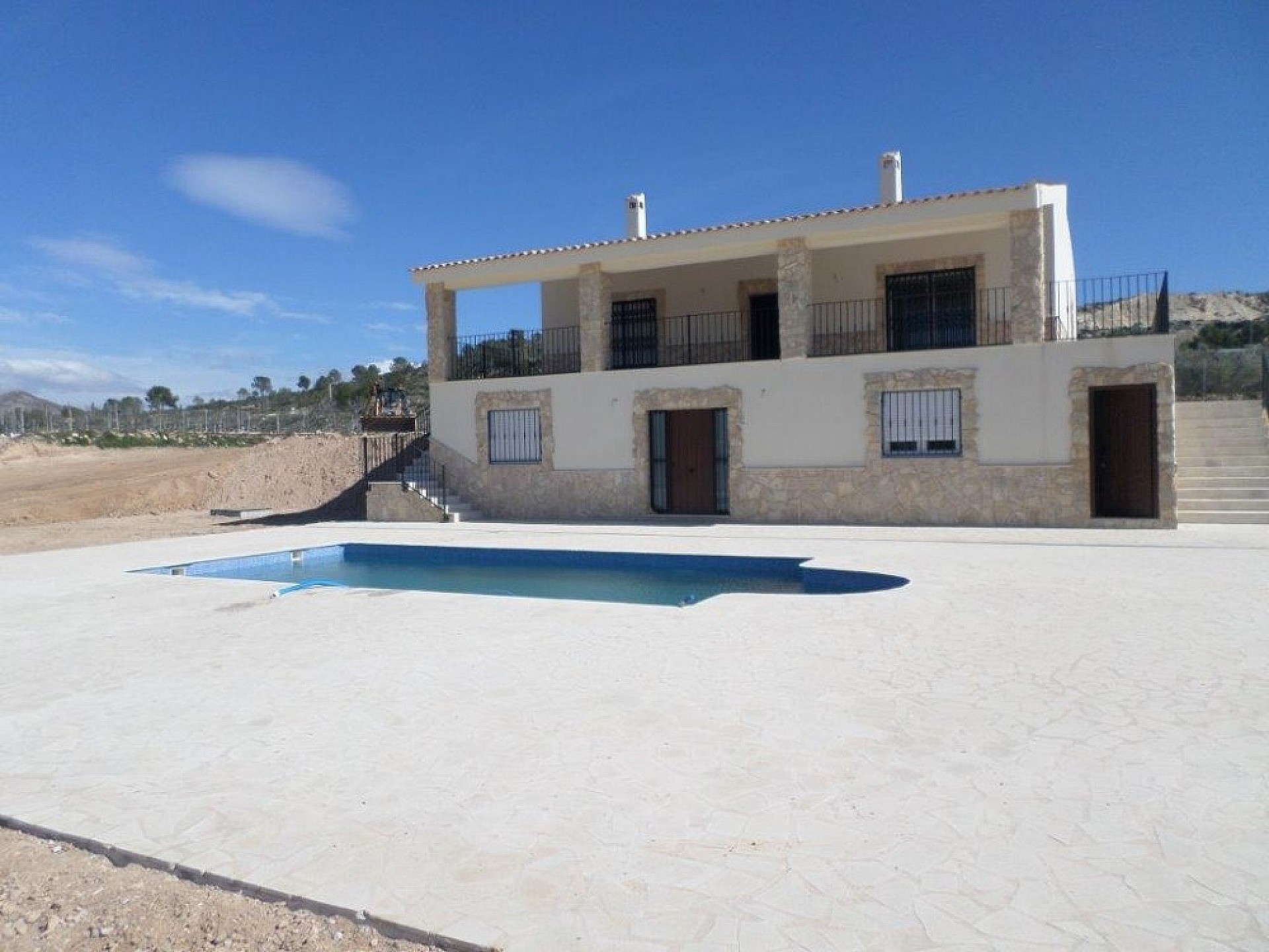 Resale - 5 Bedroom 3 Bathroom Villa in La Romana - - Alicante Resale - 5 Bedroom 3 Bathroom Villa in La Romana - - Alicante